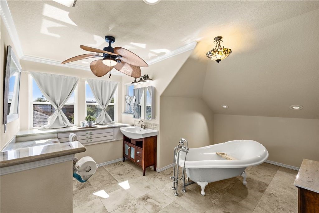126 E Shore Drive Property Photo 31