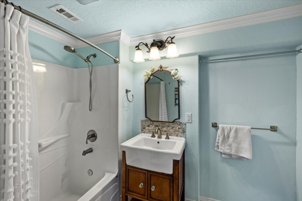 126 E Shore Drive Property Photo 39