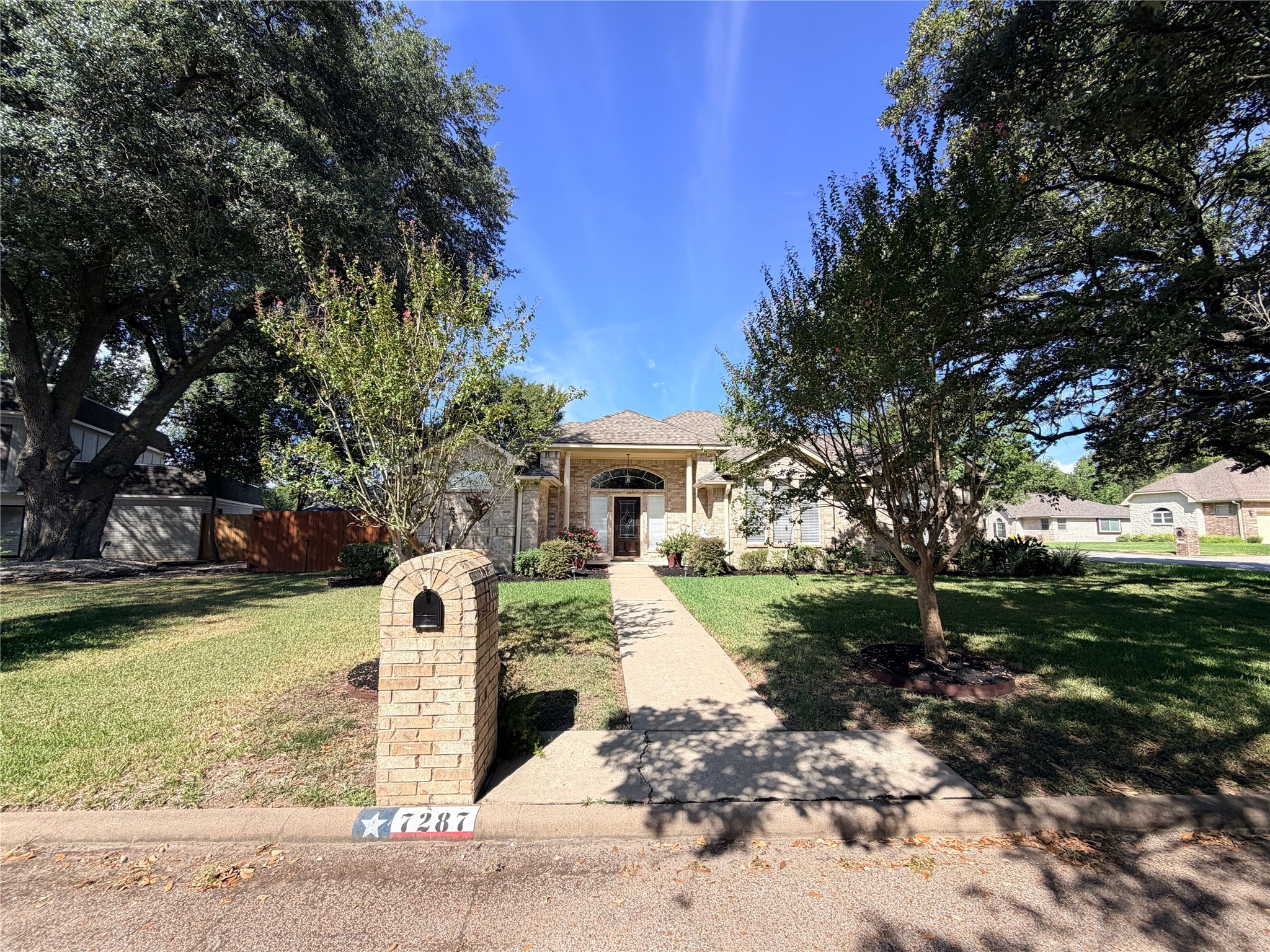 7287 Lakeshore Court Property Photo 1