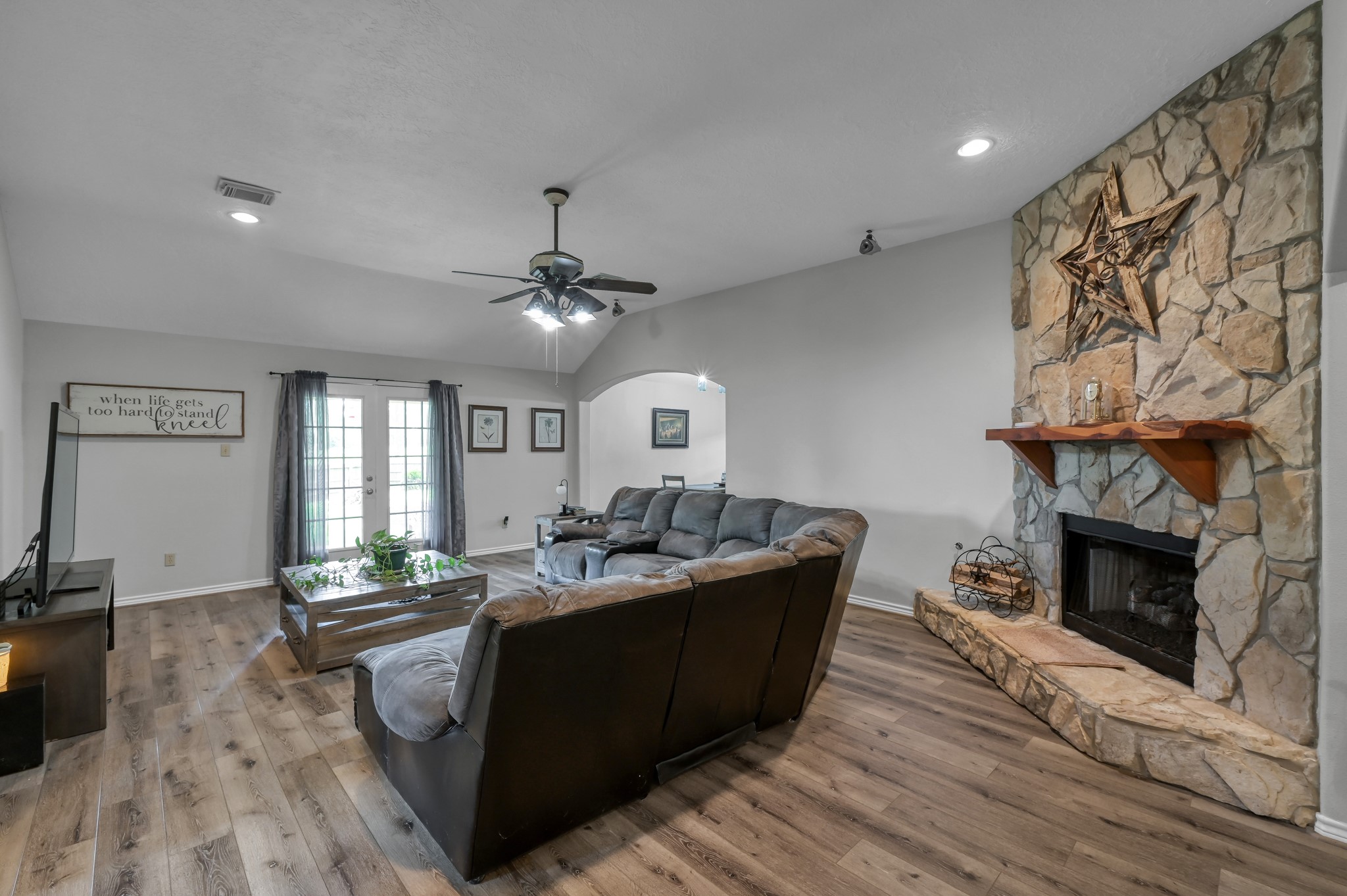 20110 Oakwood Court Property Photo 8