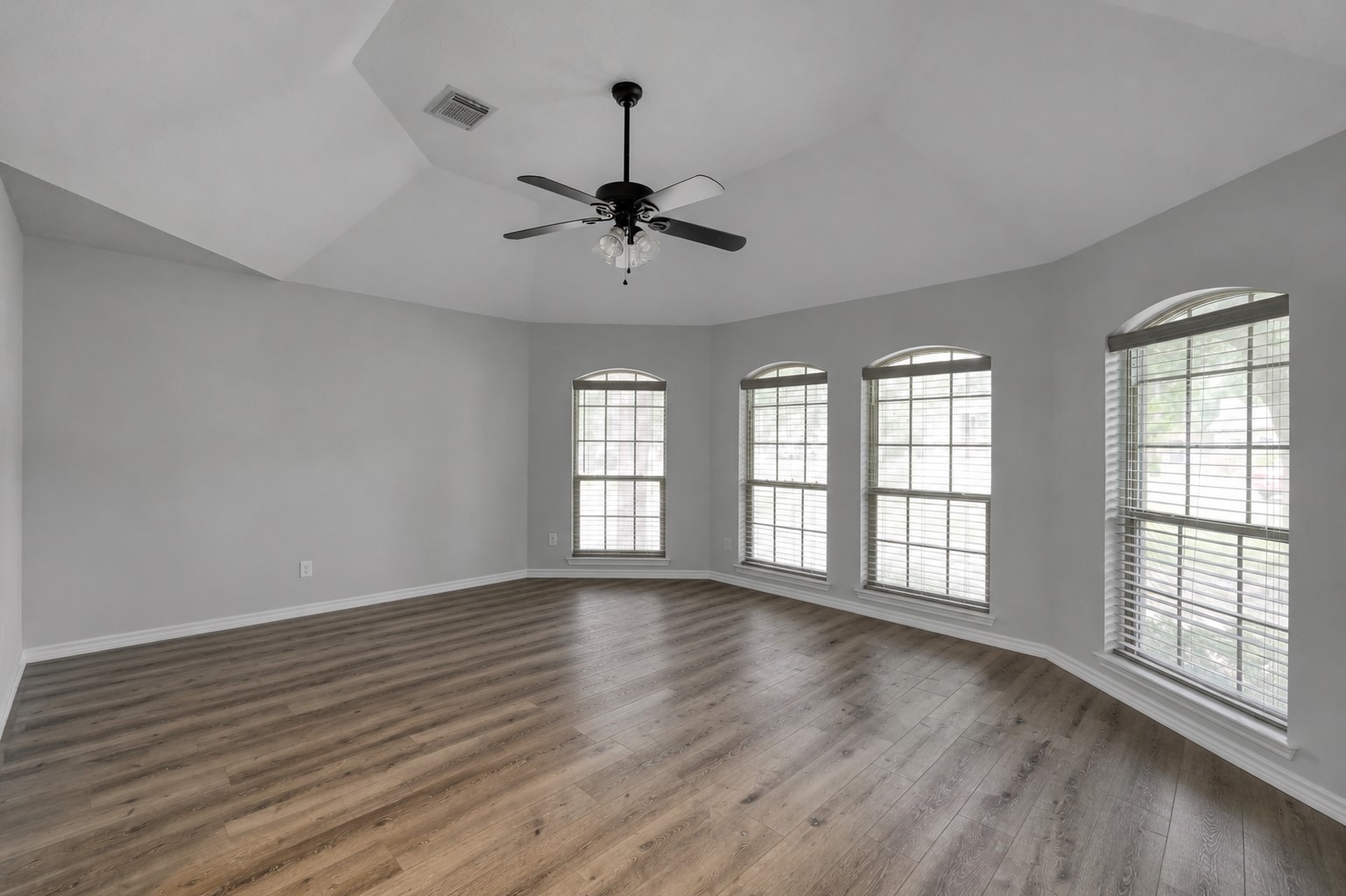 20110 Oakwood Court Property Photo 18