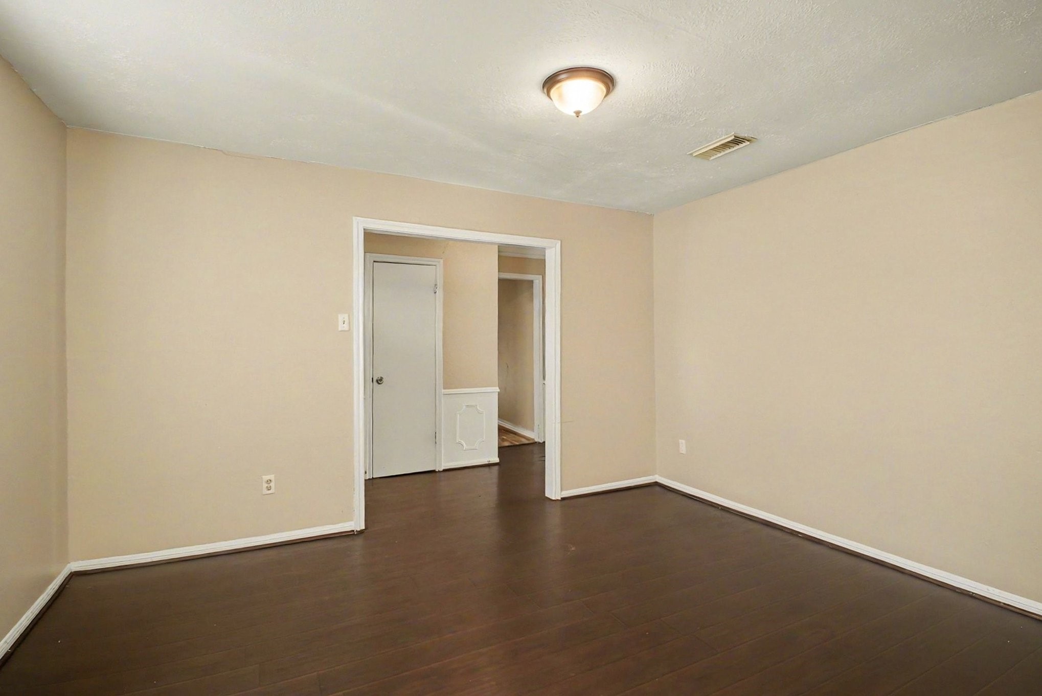 13830 Oakwood Lane Property Photo 2
