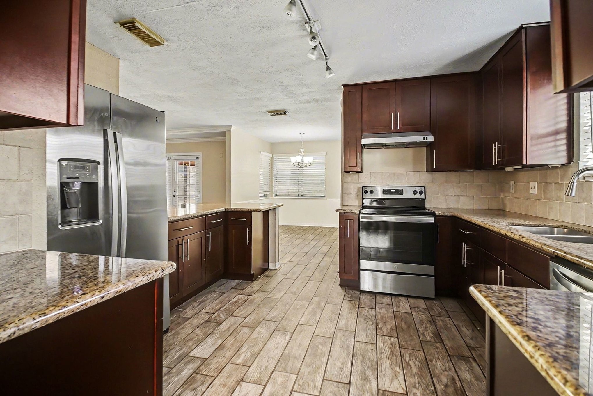 13830 Oakwood Lane Property Photo 13