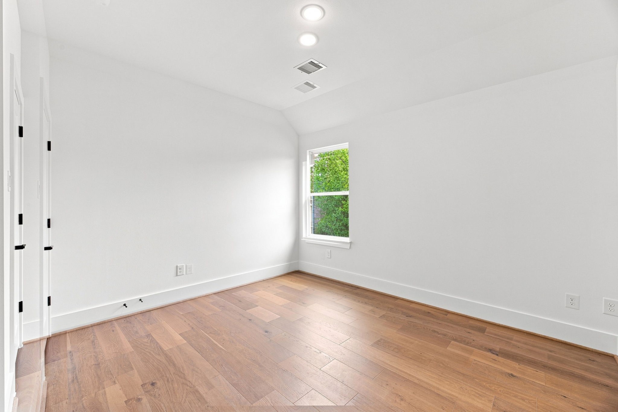 1941 Coulcrest Drive Property Photo 11