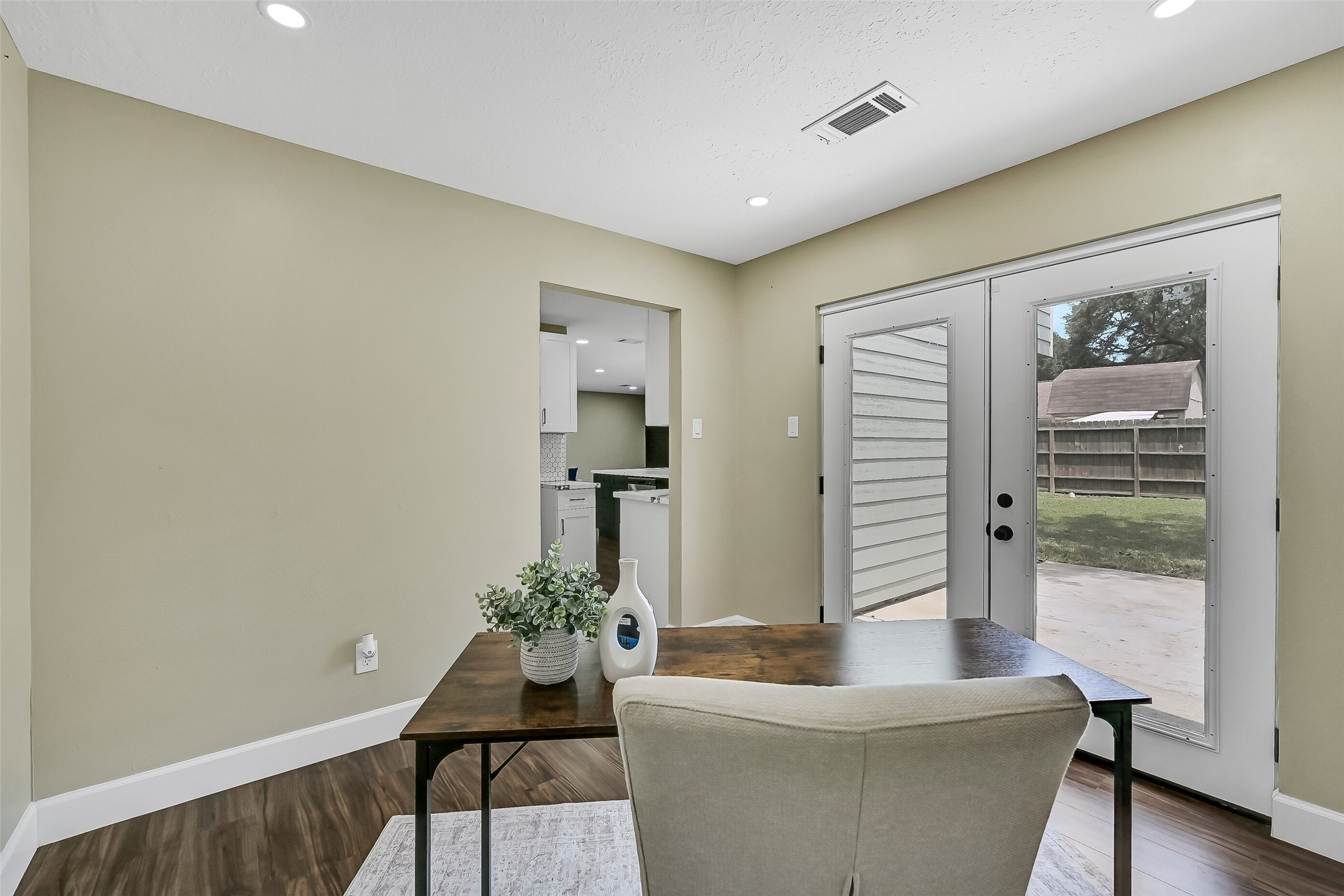 2710 Merrimac Drive Property Photo 18