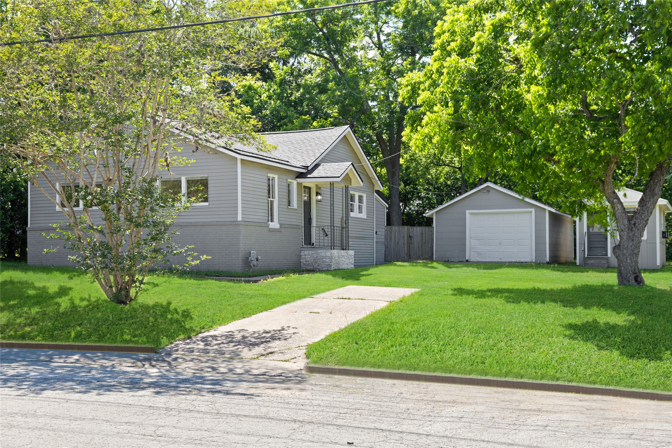 620 S Bell Street Property Photo 1