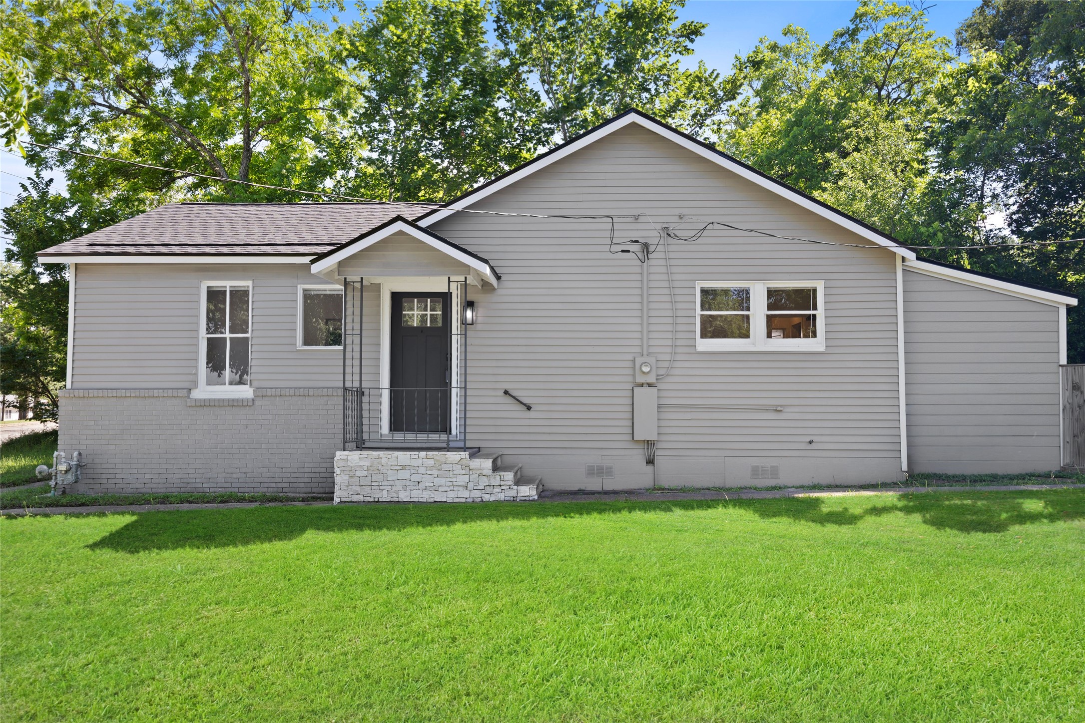620 S Bell Street Property Photo 3