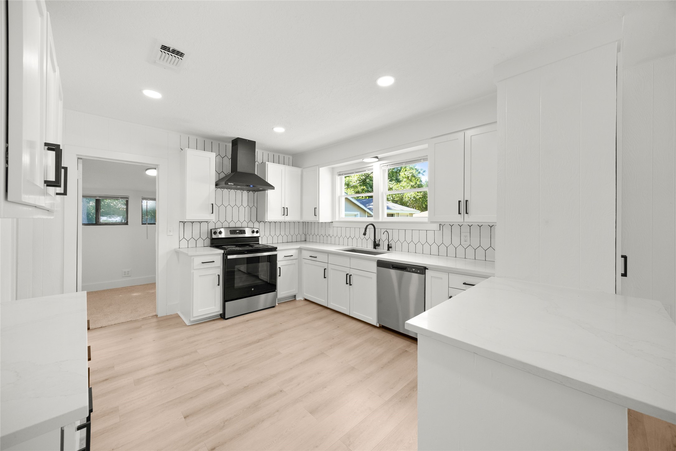 620 S Bell Street Property Photo 13