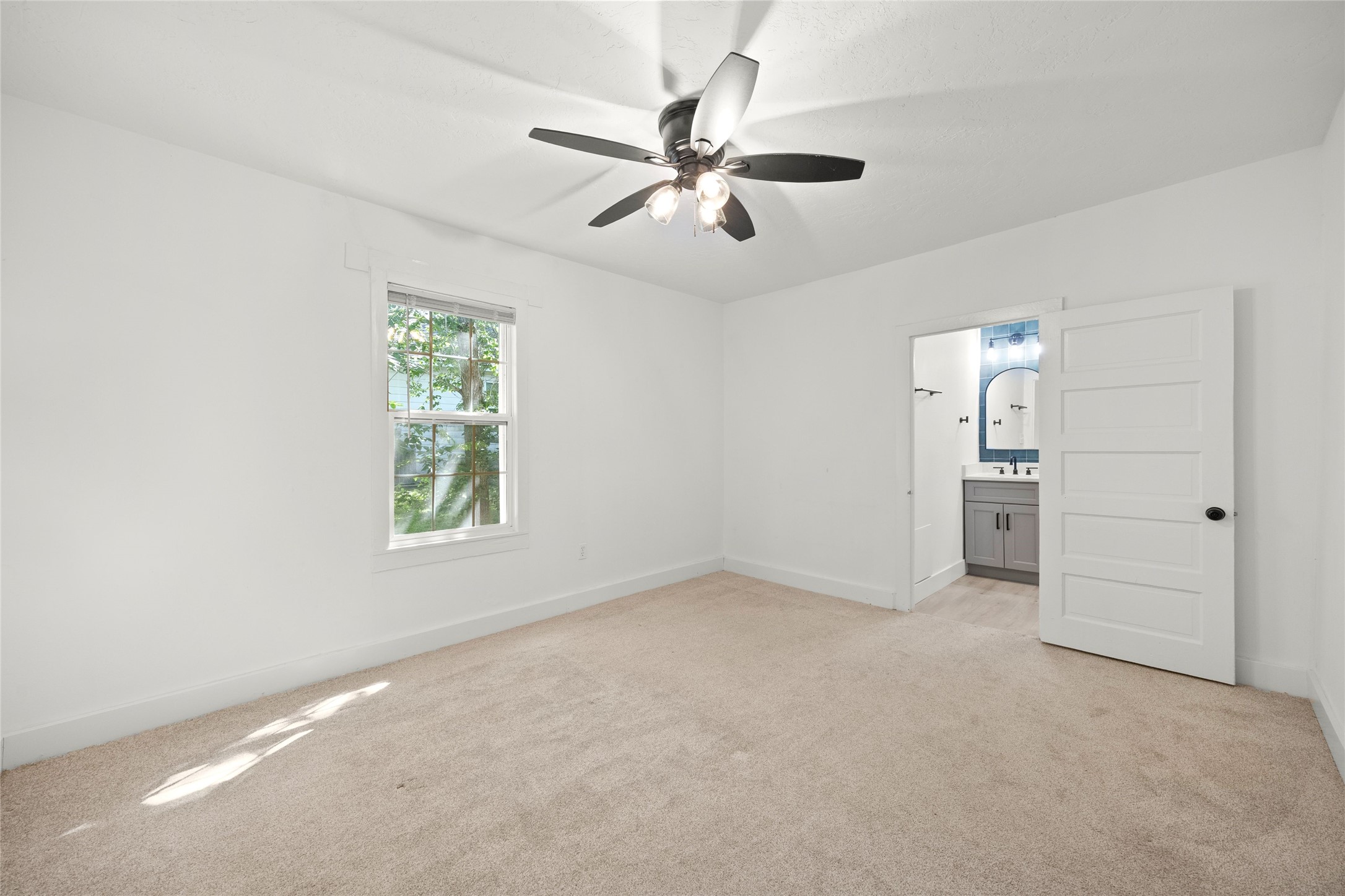 620 S Bell Street Property Photo 18