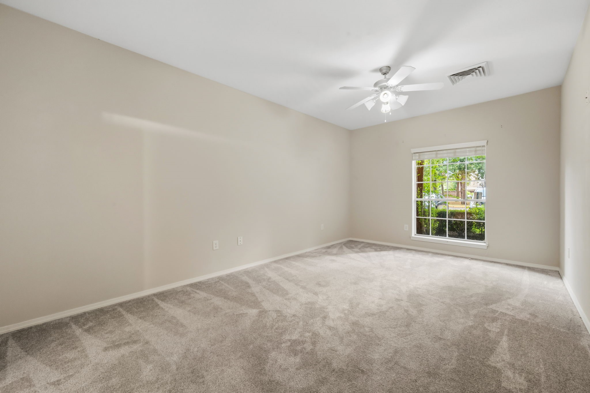 2815 Kings Crossing Drive 102 Property Photo 13