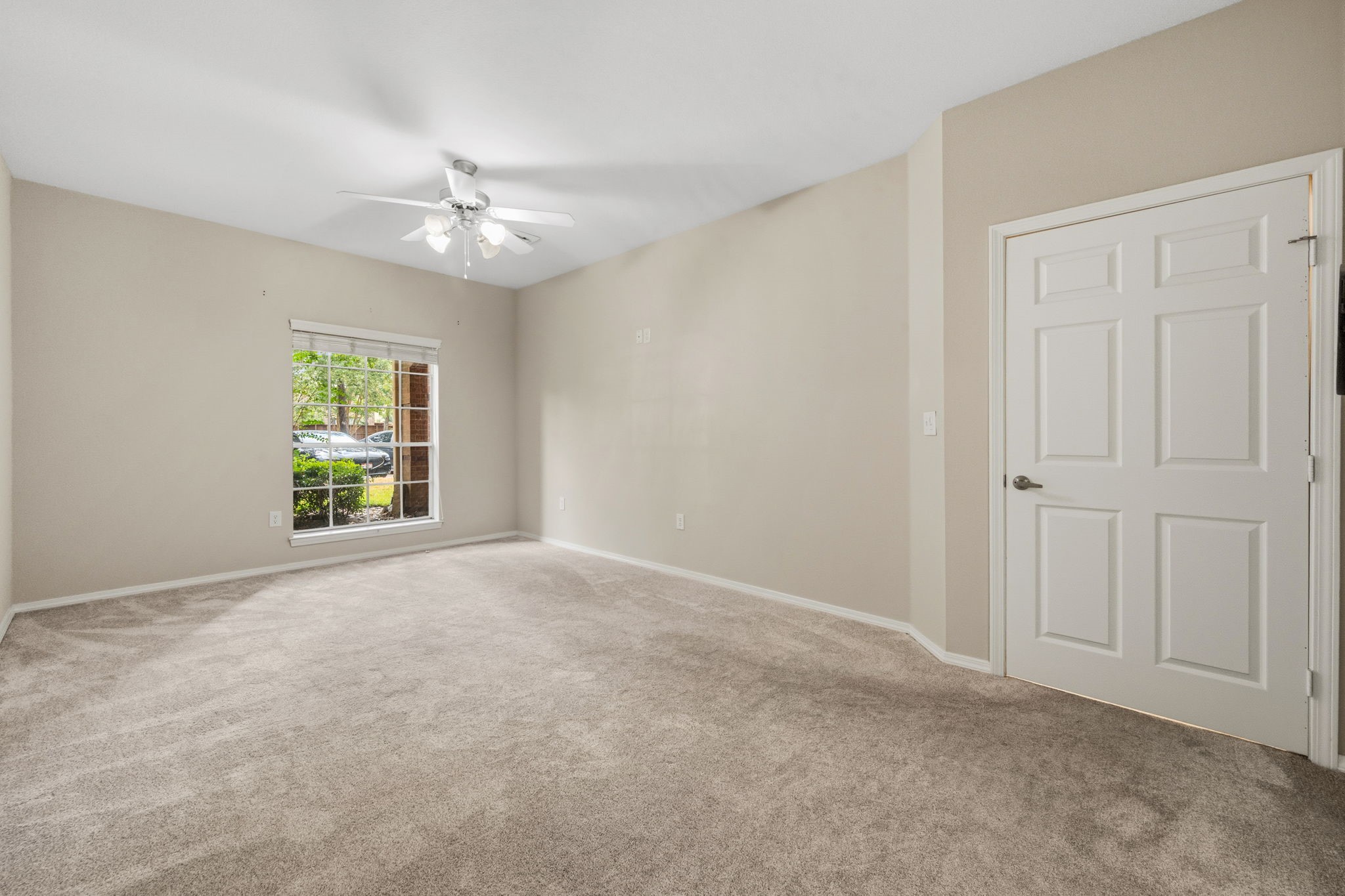 2815 Kings Crossing Drive 102 Property Photo 15