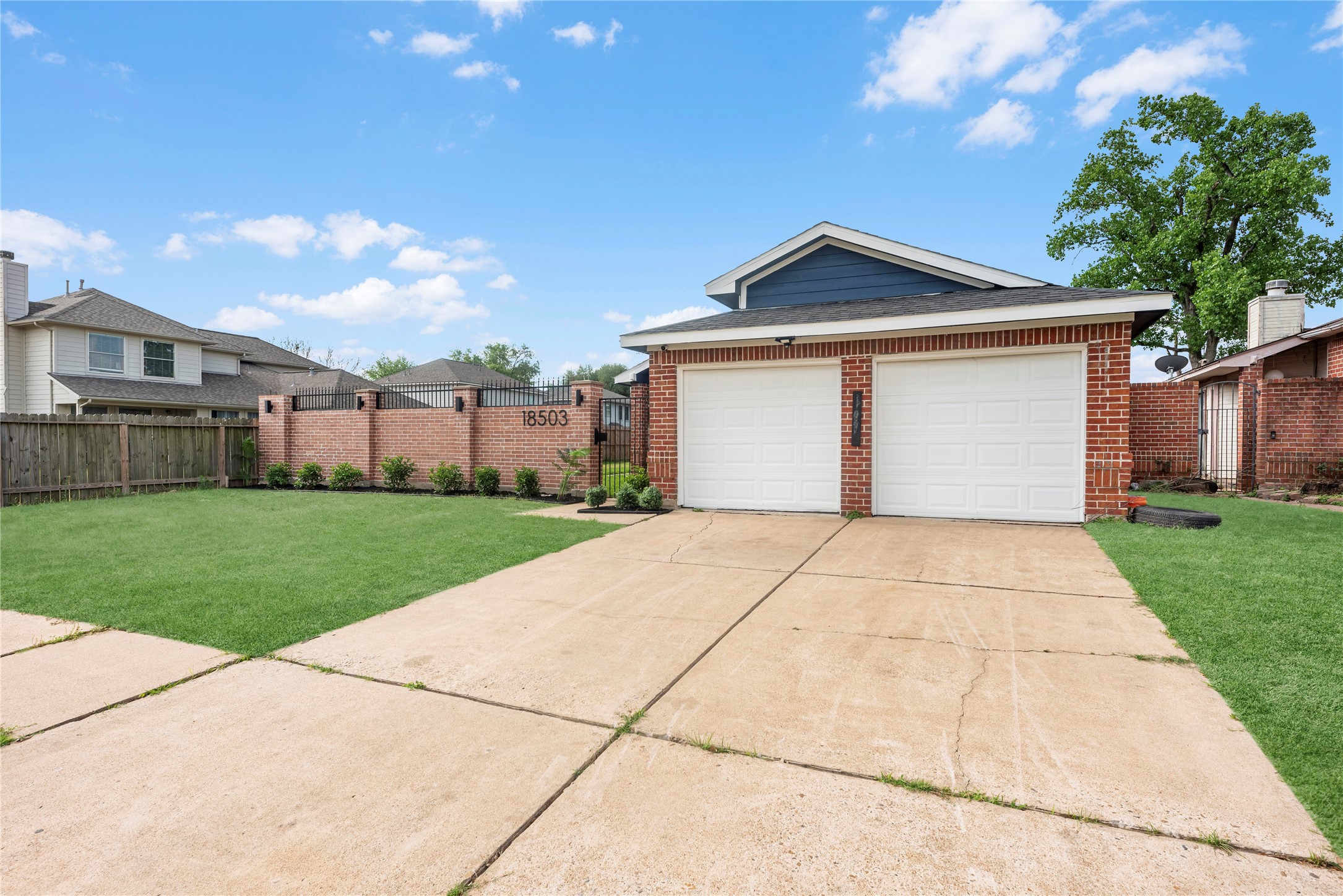 18503 Willow Moss Drive Property Photo 2