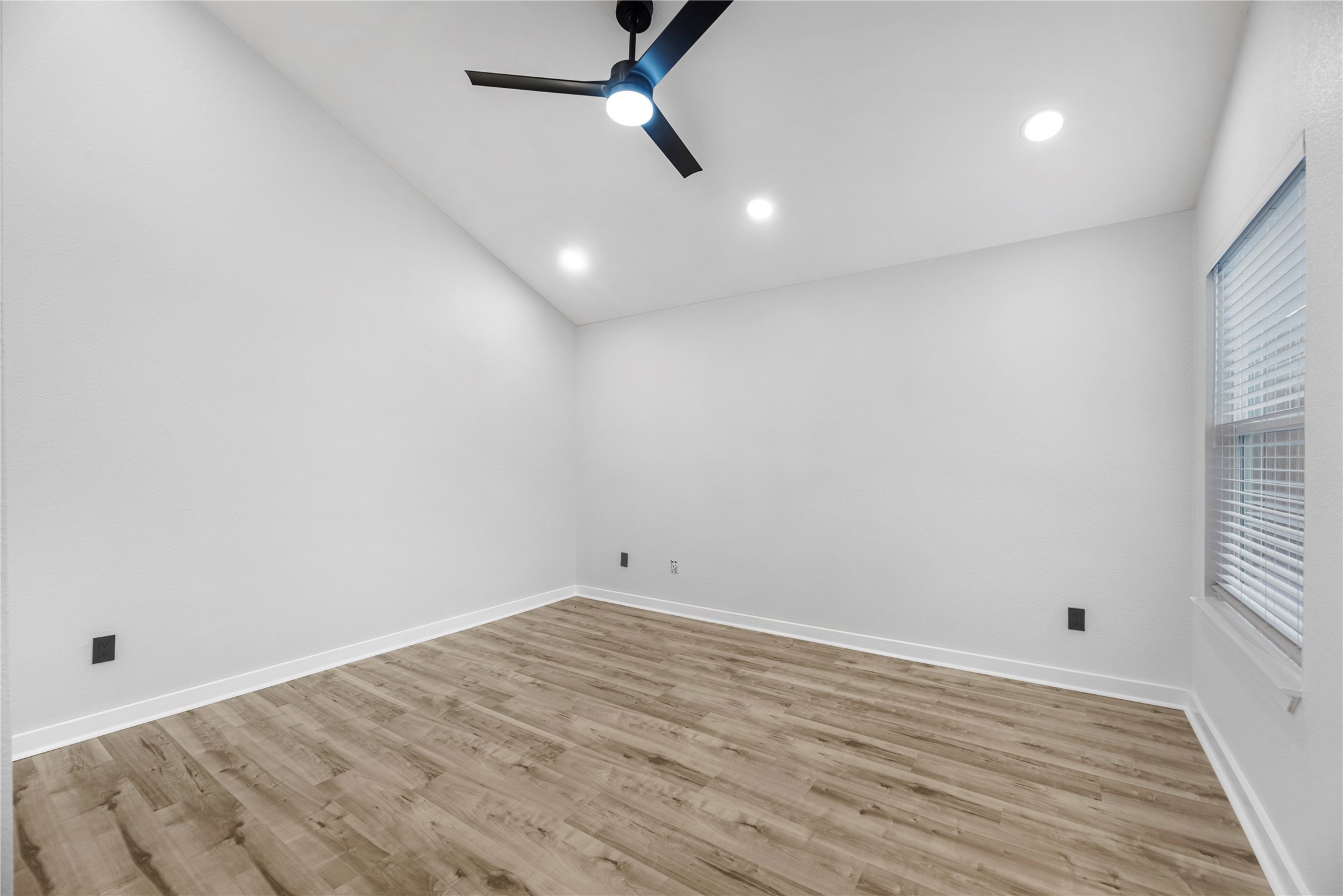 18503 Willow Moss Drive Property Photo 9