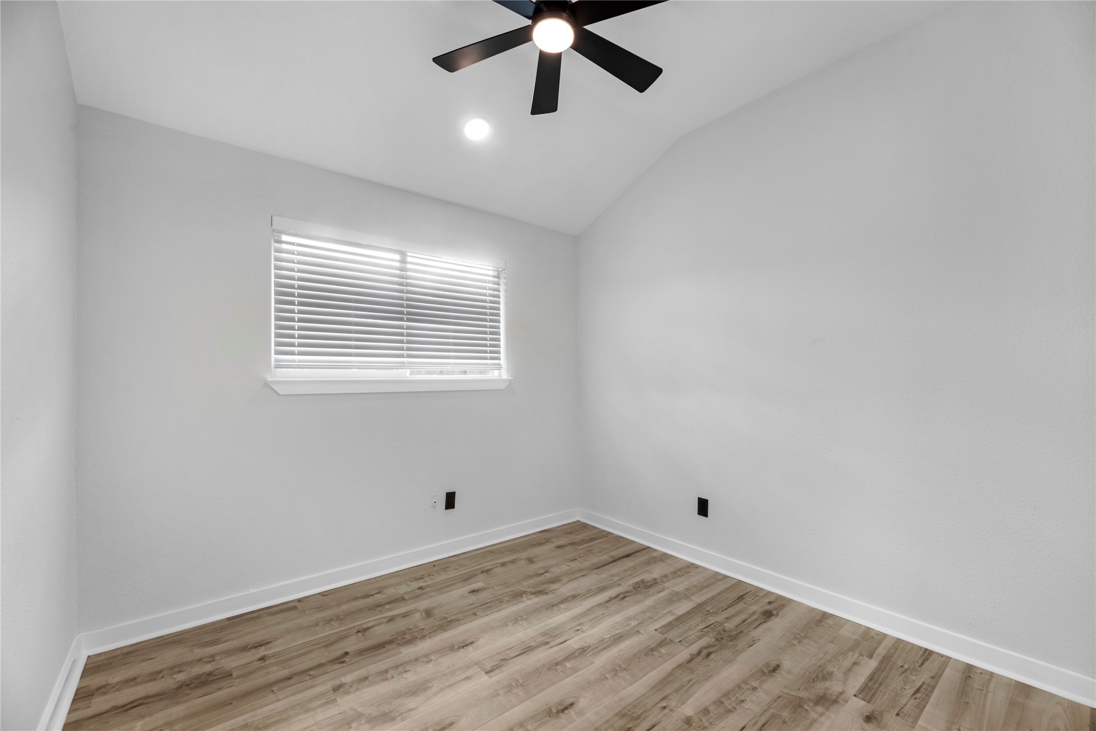 18503 Willow Moss Drive Property Photo 13