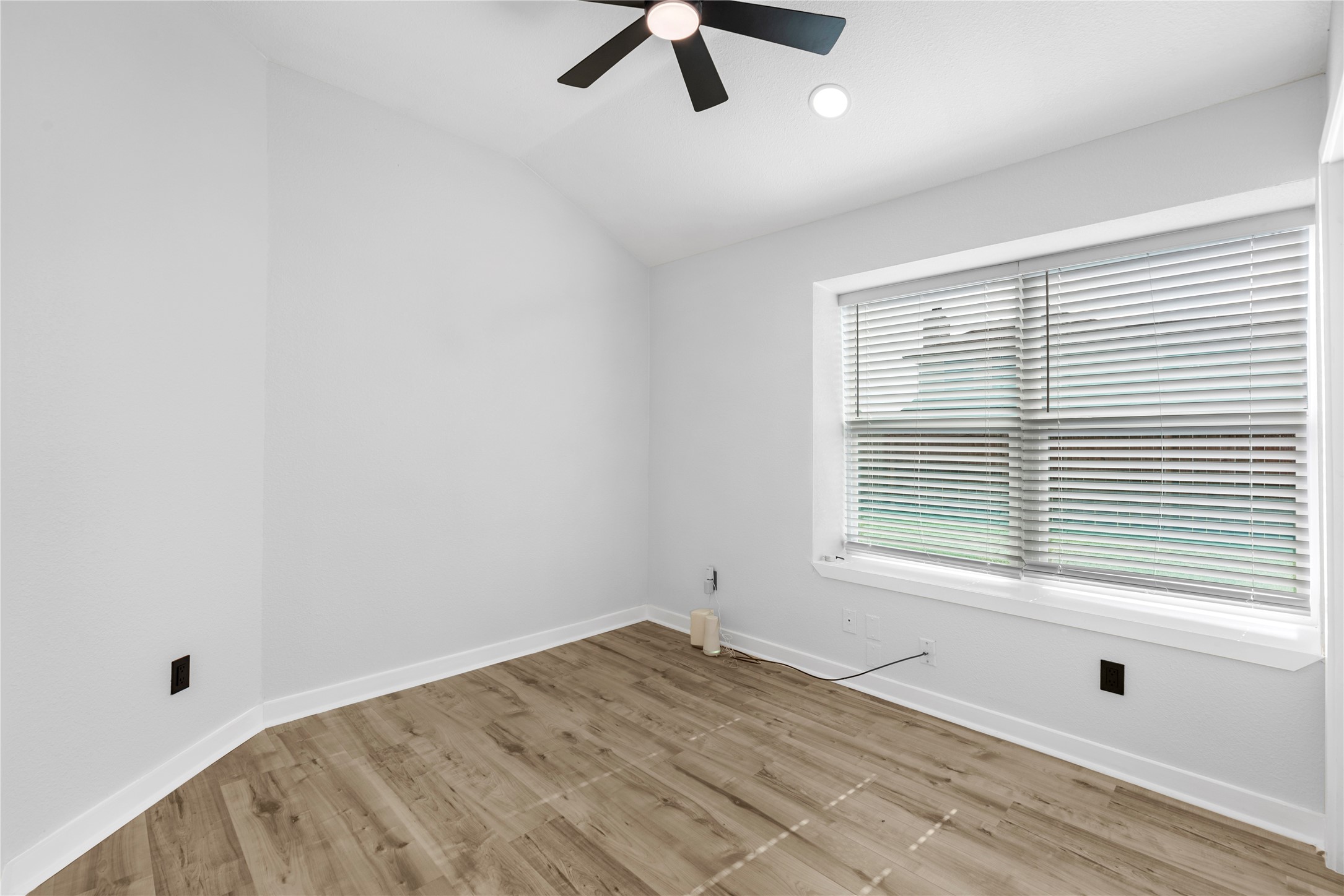 18503 Willow Moss Drive Property Photo 15