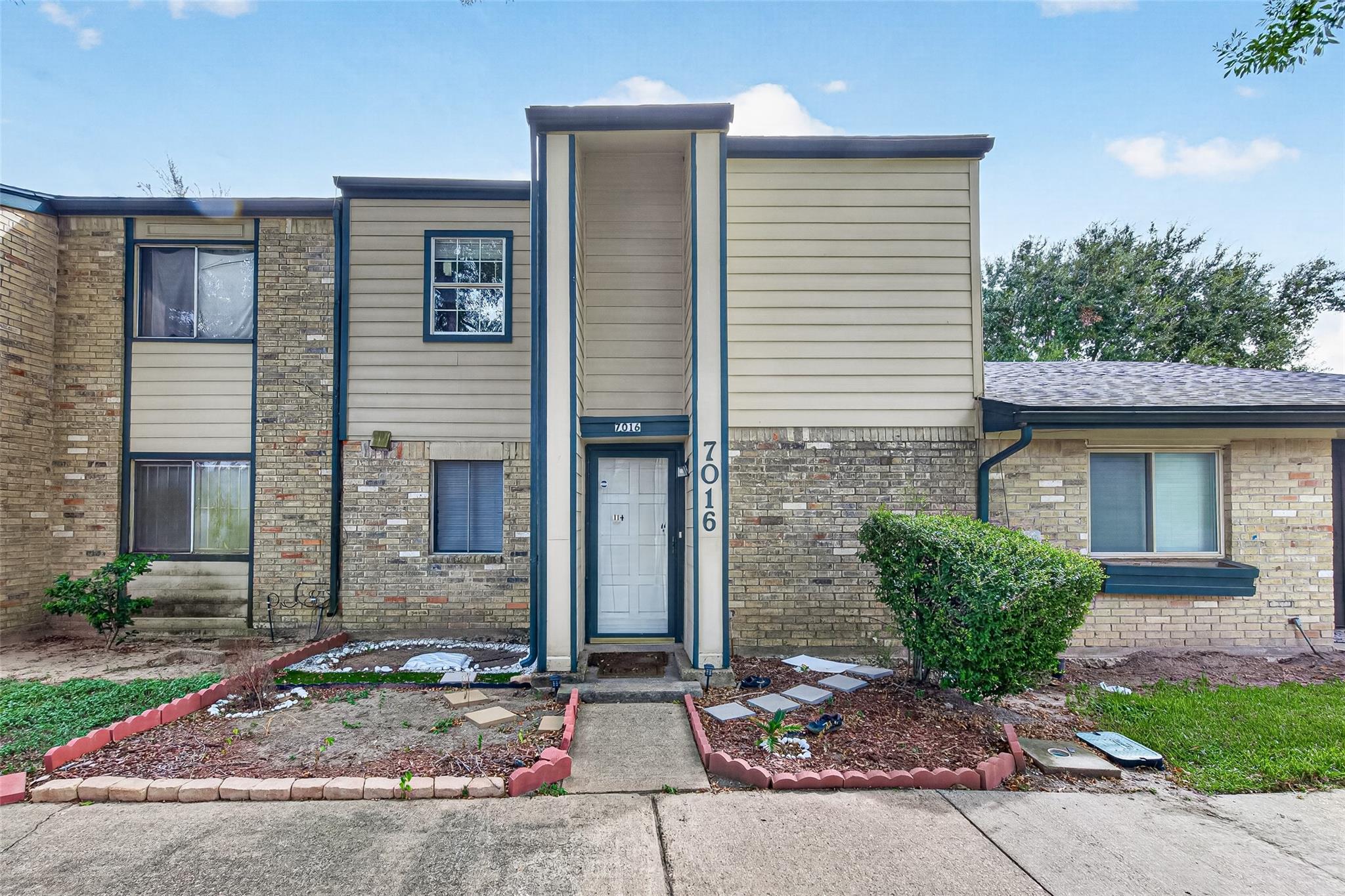 7016 S Dairy Ashford Road, Houston Tx 77072 Property Photo 1