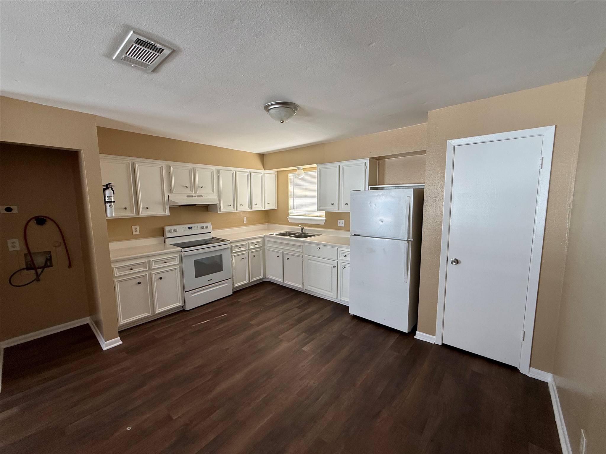 5225 Avenue R 1/2 5 Property Photo 5