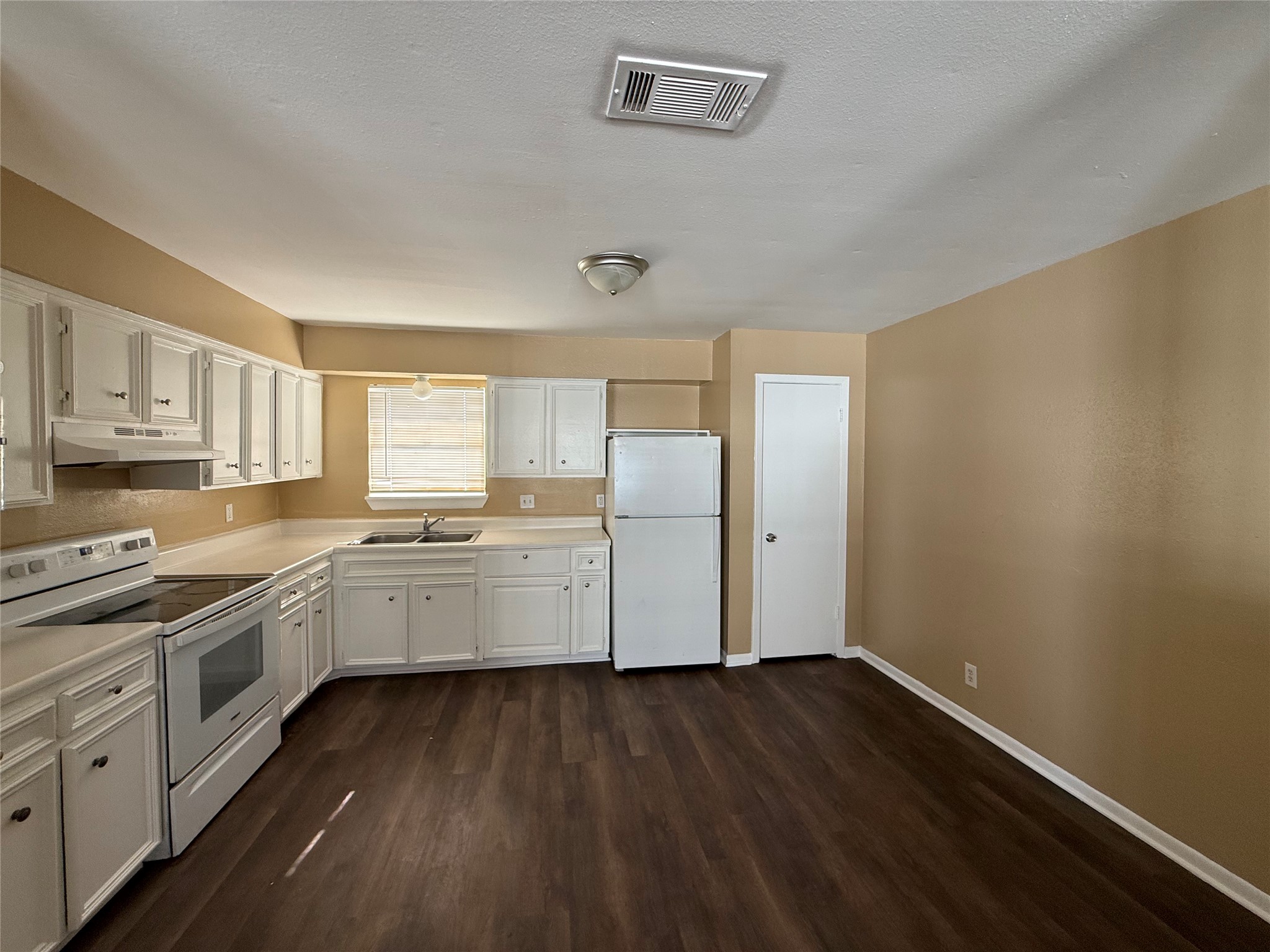 5225 Avenue R 1/2 5 Property Photo 6
