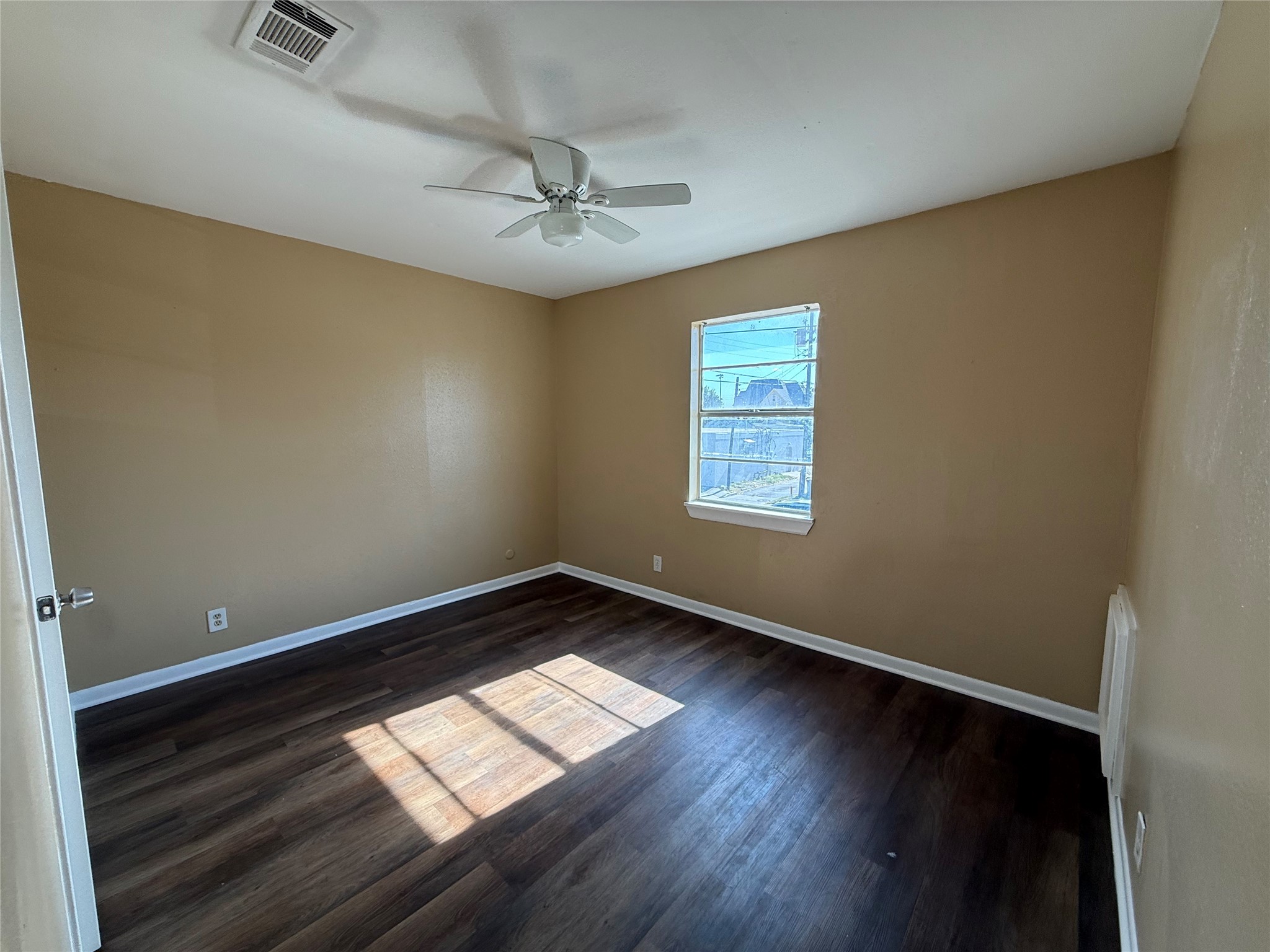 5225 Avenue R 1/2 5 Property Photo 8