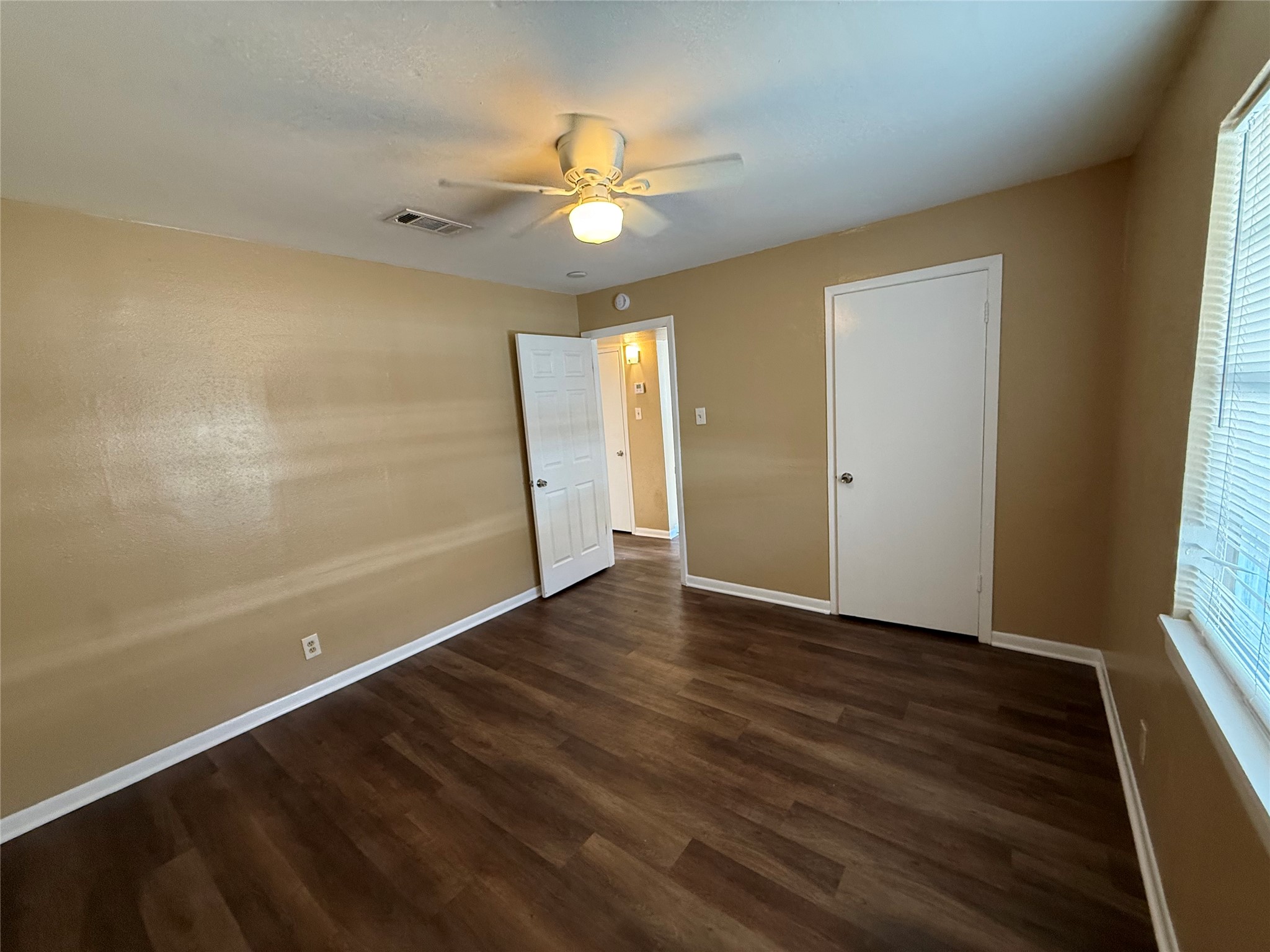 5225 Avenue R 1/2 5 Property Photo 9