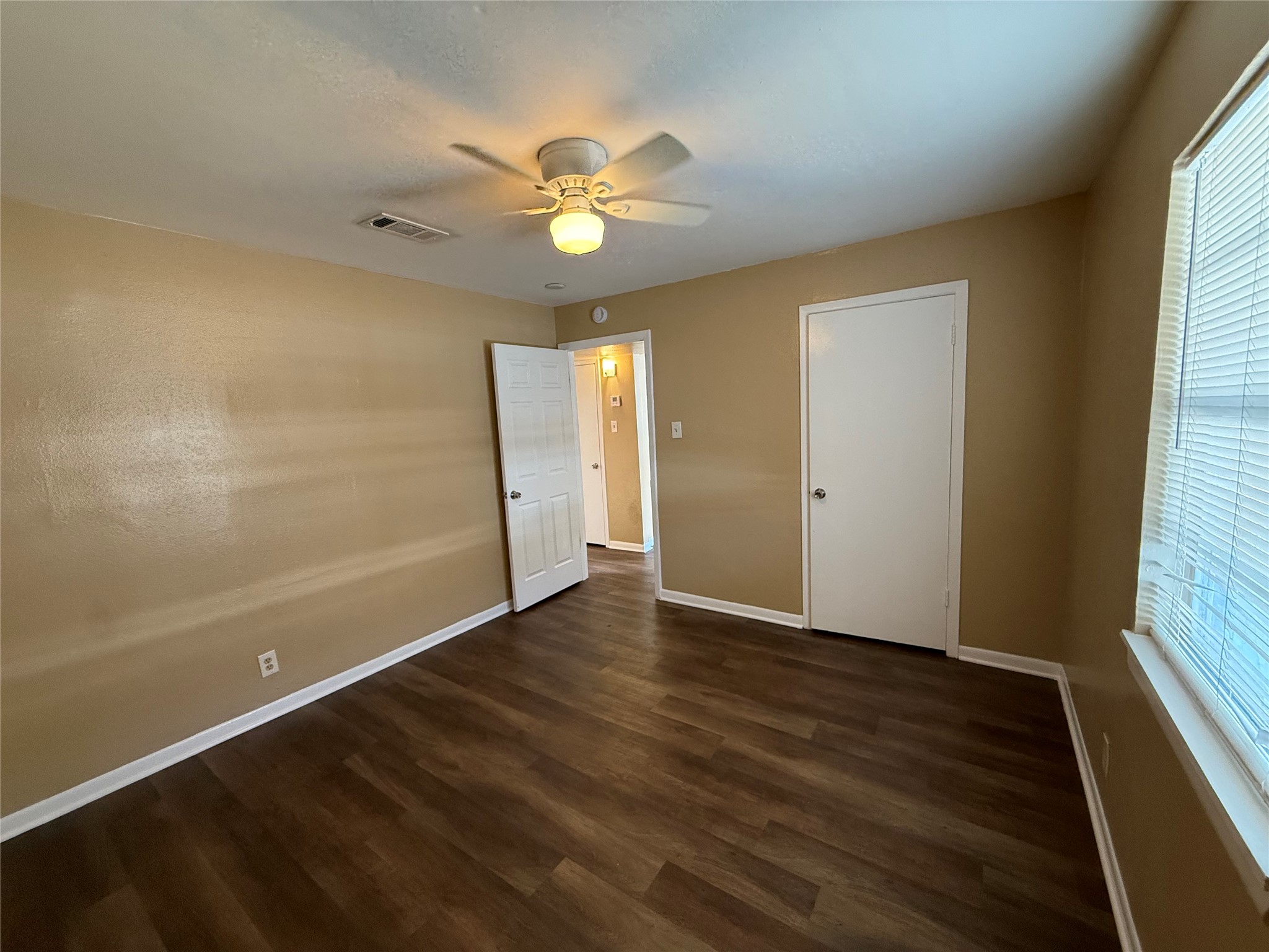 5225 Avenue R 1/2 5 Property Photo 10