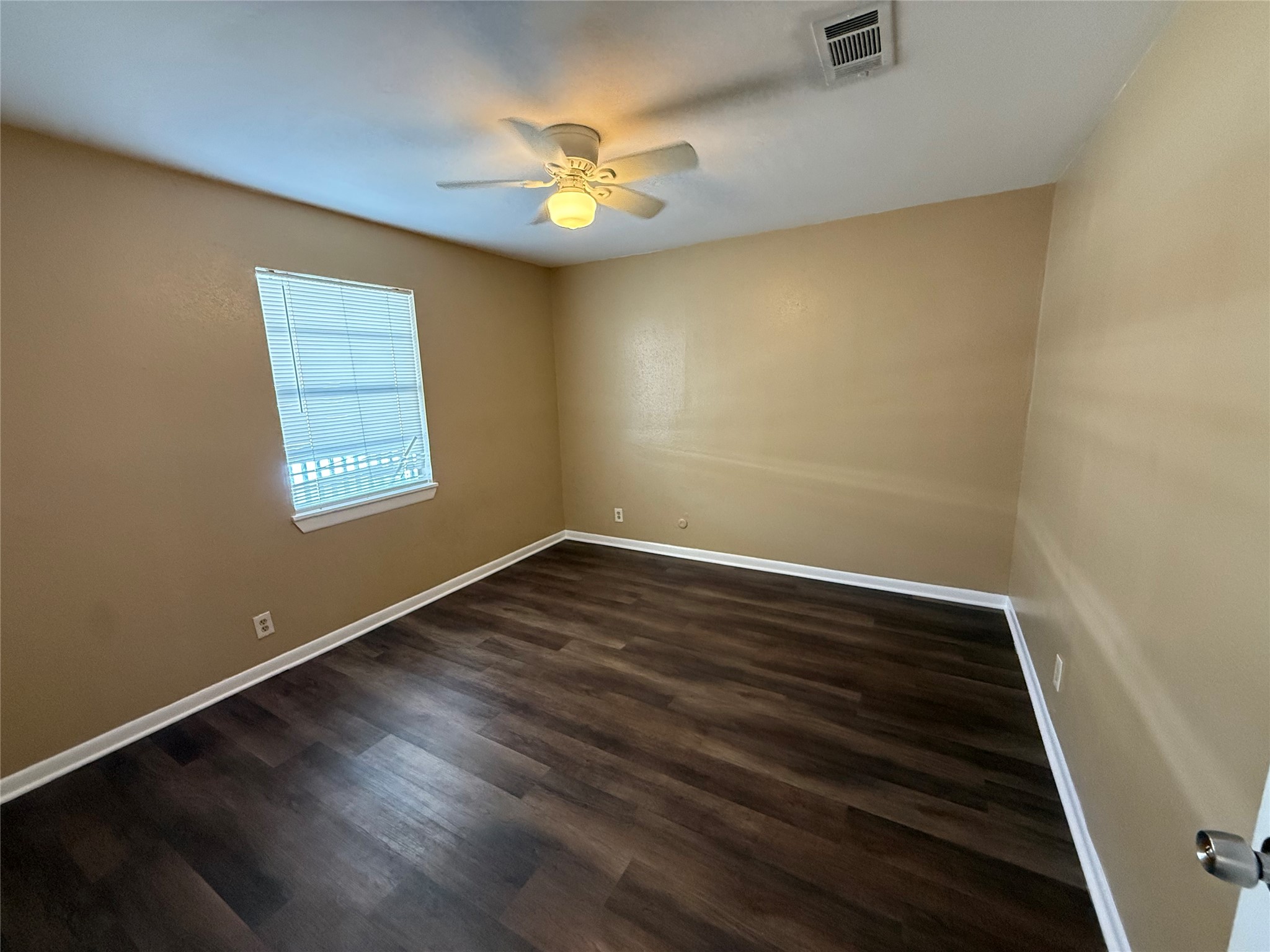 5225 Avenue R 1/2 5 Property Photo 11