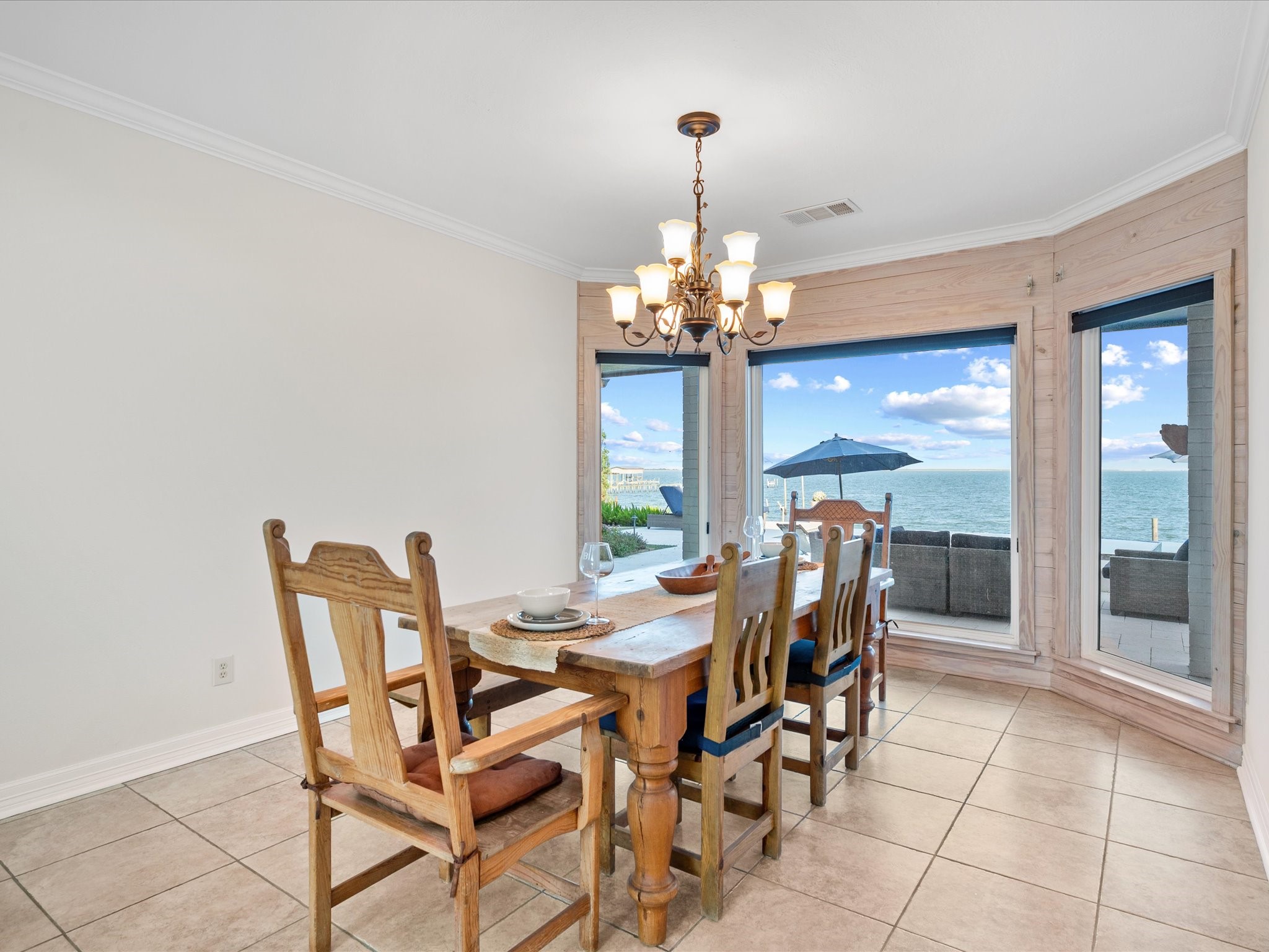993 Sandy Court Property Photo 14