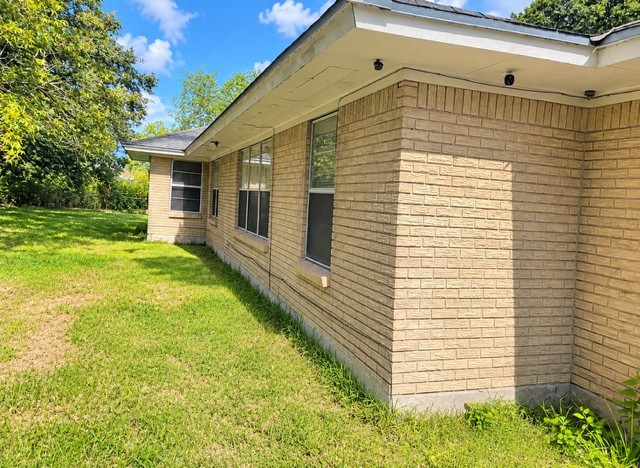 8002 County Road 172 Property Photo 4