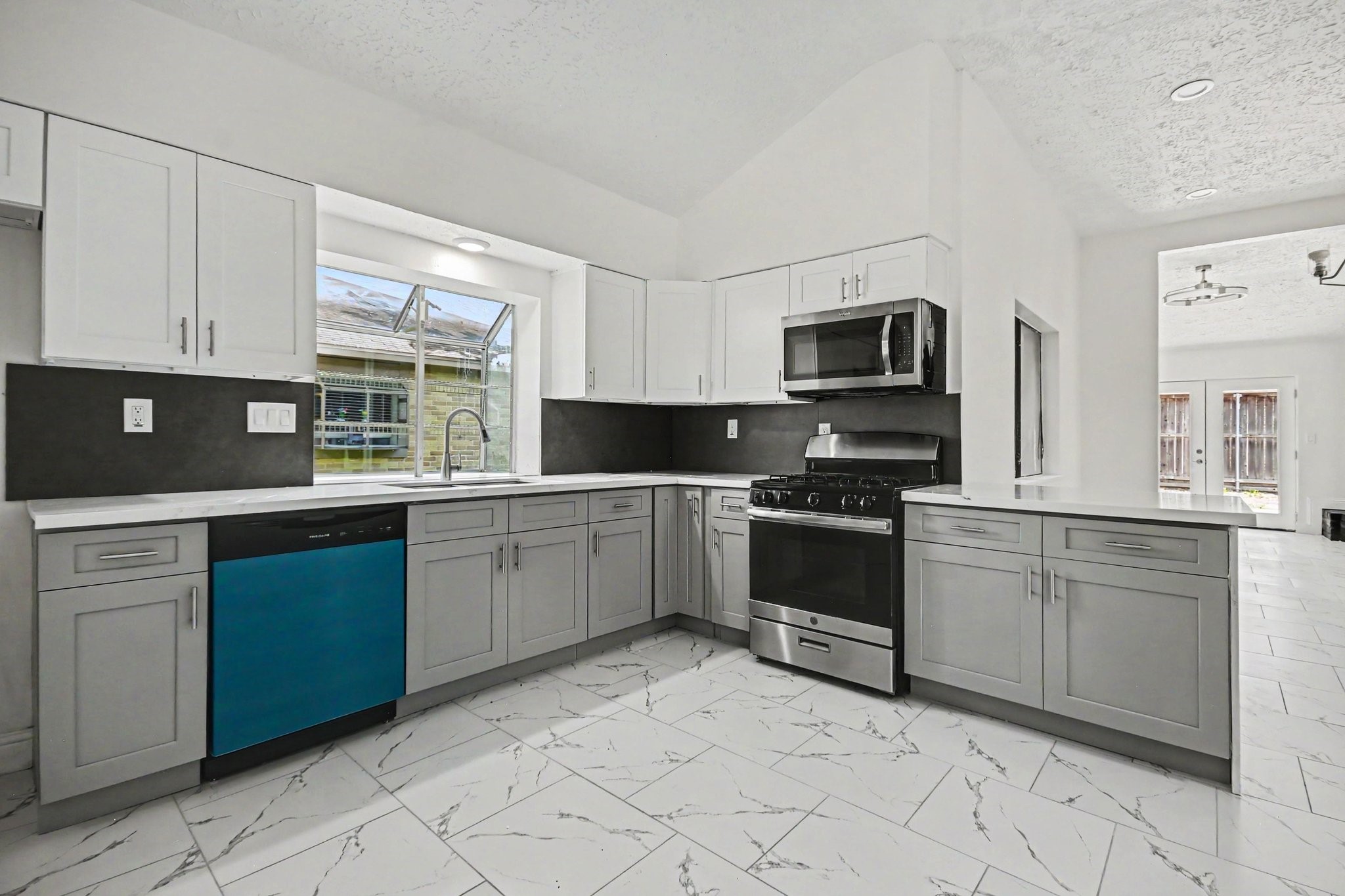 1915 Fernspray Lane Property Photo 10