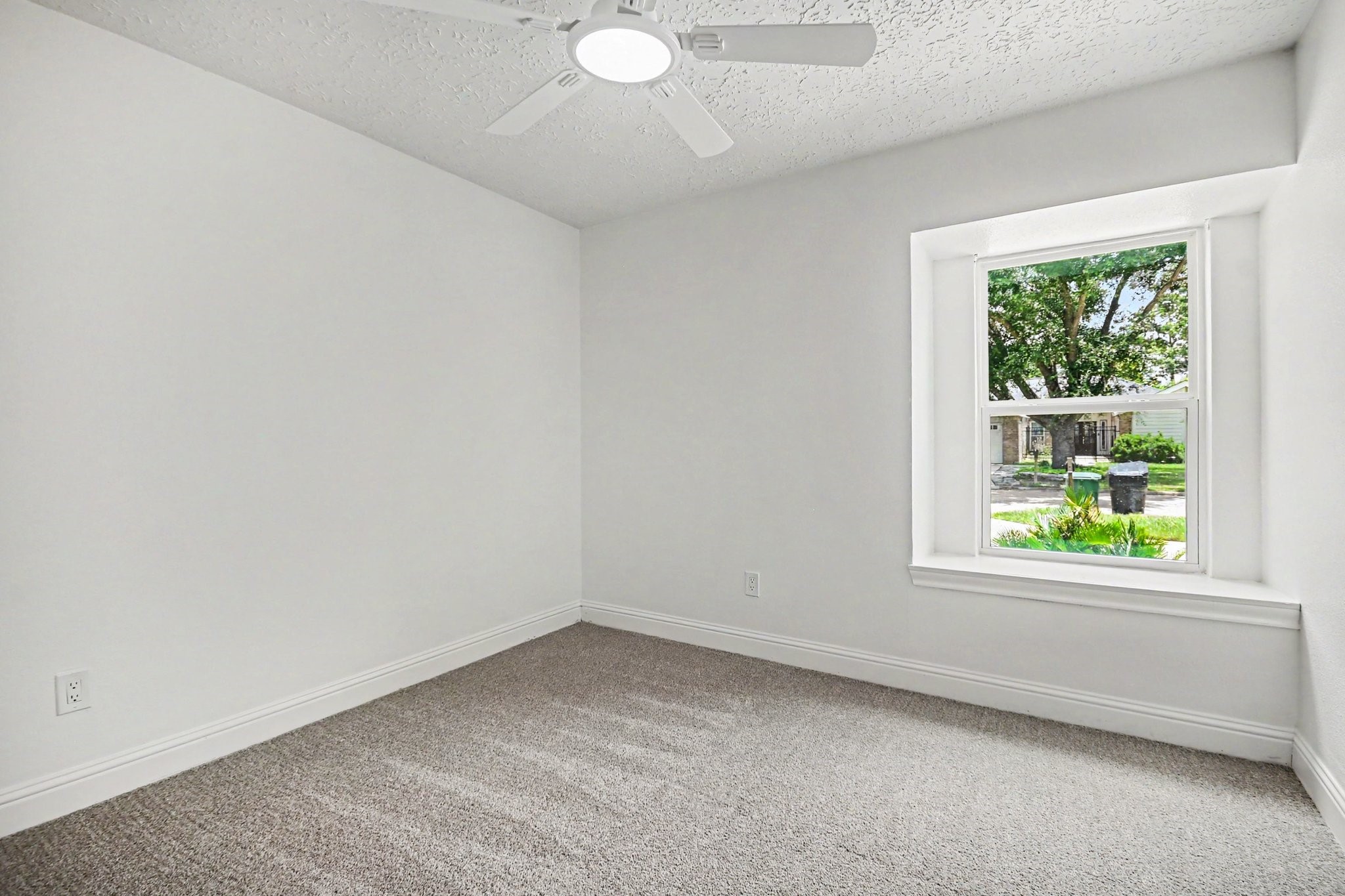 1915 Fernspray Lane Property Photo 21