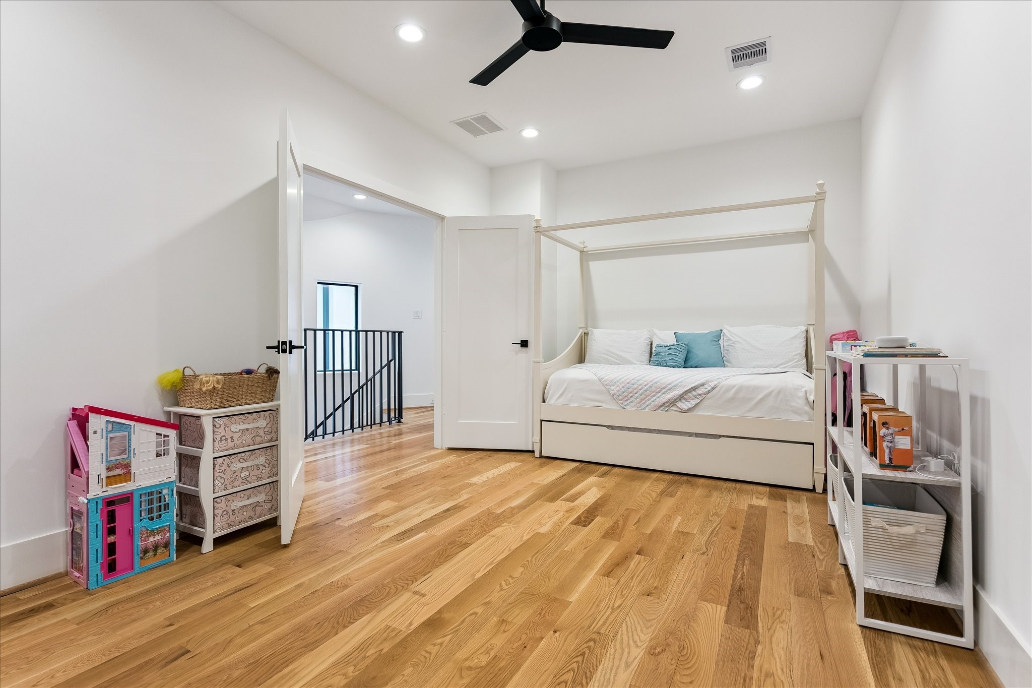 240 Birdsall Street Property Photo 25
