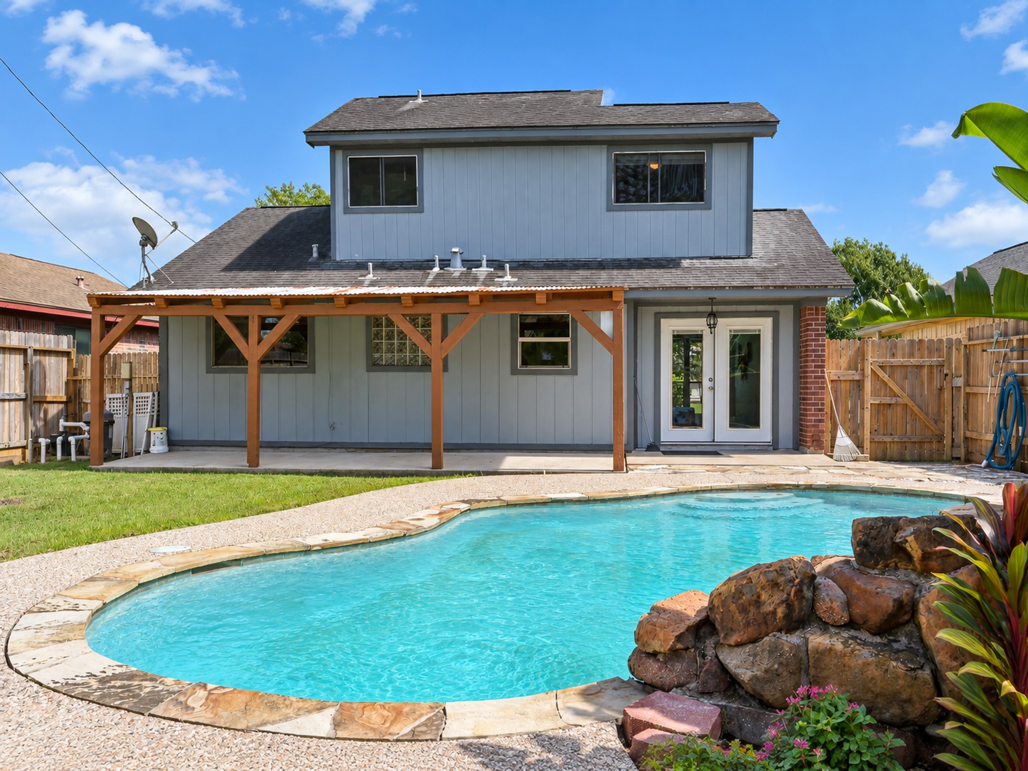 3107 Edgewood Drive Property Photo 1