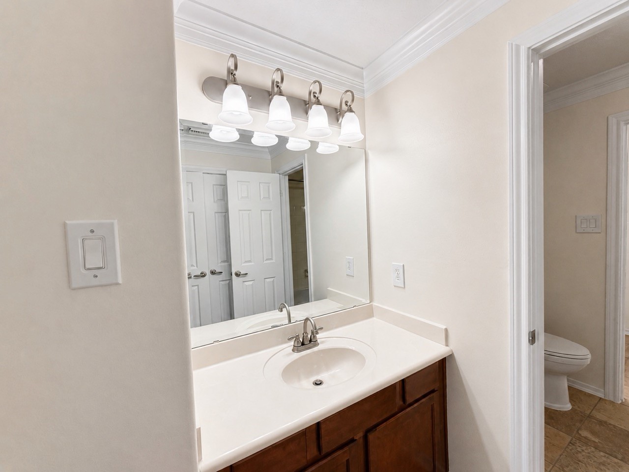 1904 Keswick Court Property Photo 31