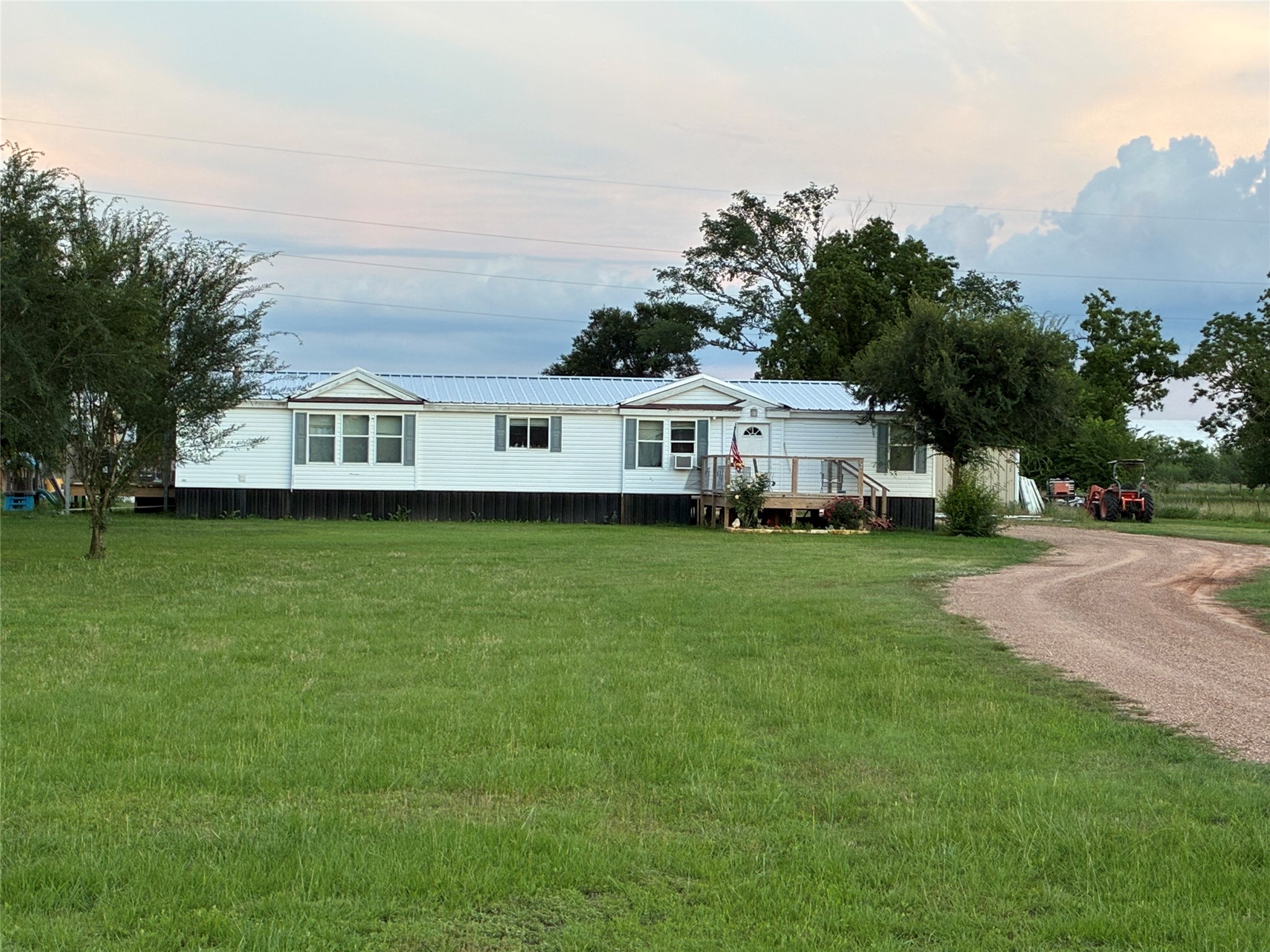 10507 E 159 Highway E Property Photo 1