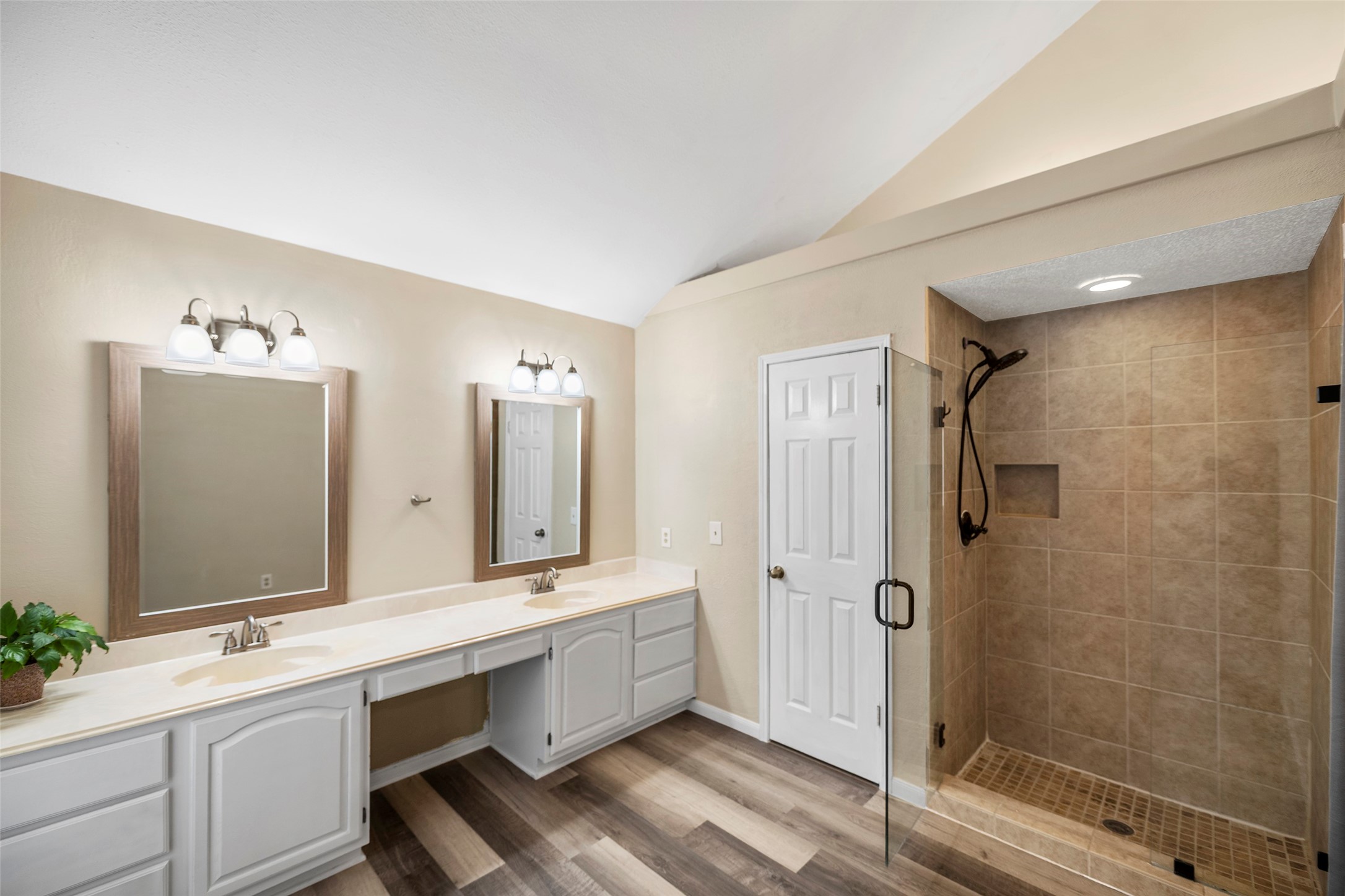 2631 Woodsboro Drive Property Photo 19
