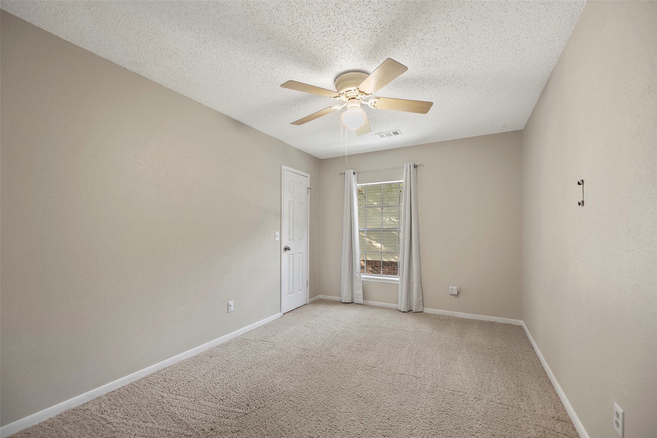 2631 Woodsboro Drive Property Photo 24