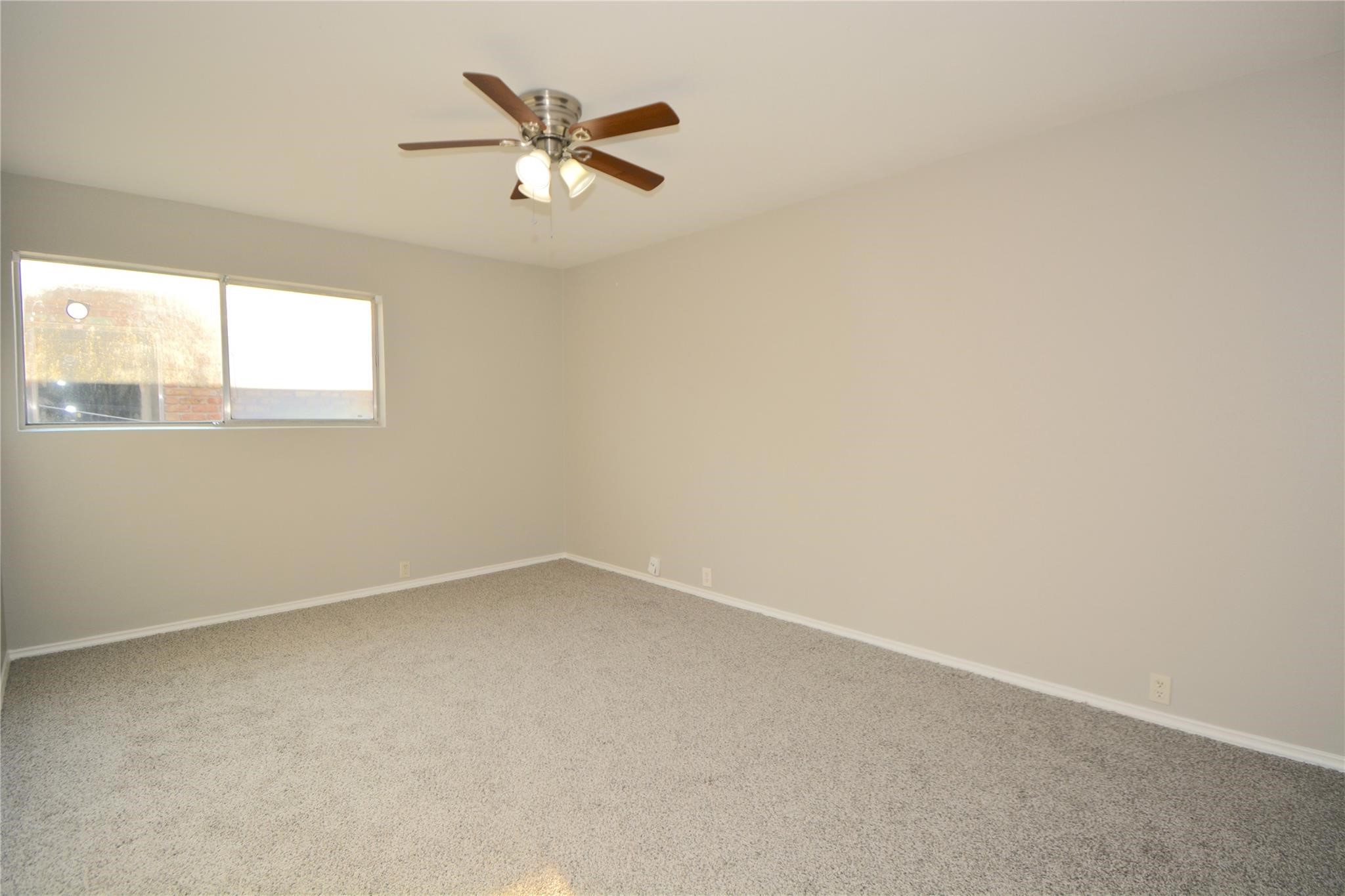 2121 Fountain View Drive 18h Property Photo 4