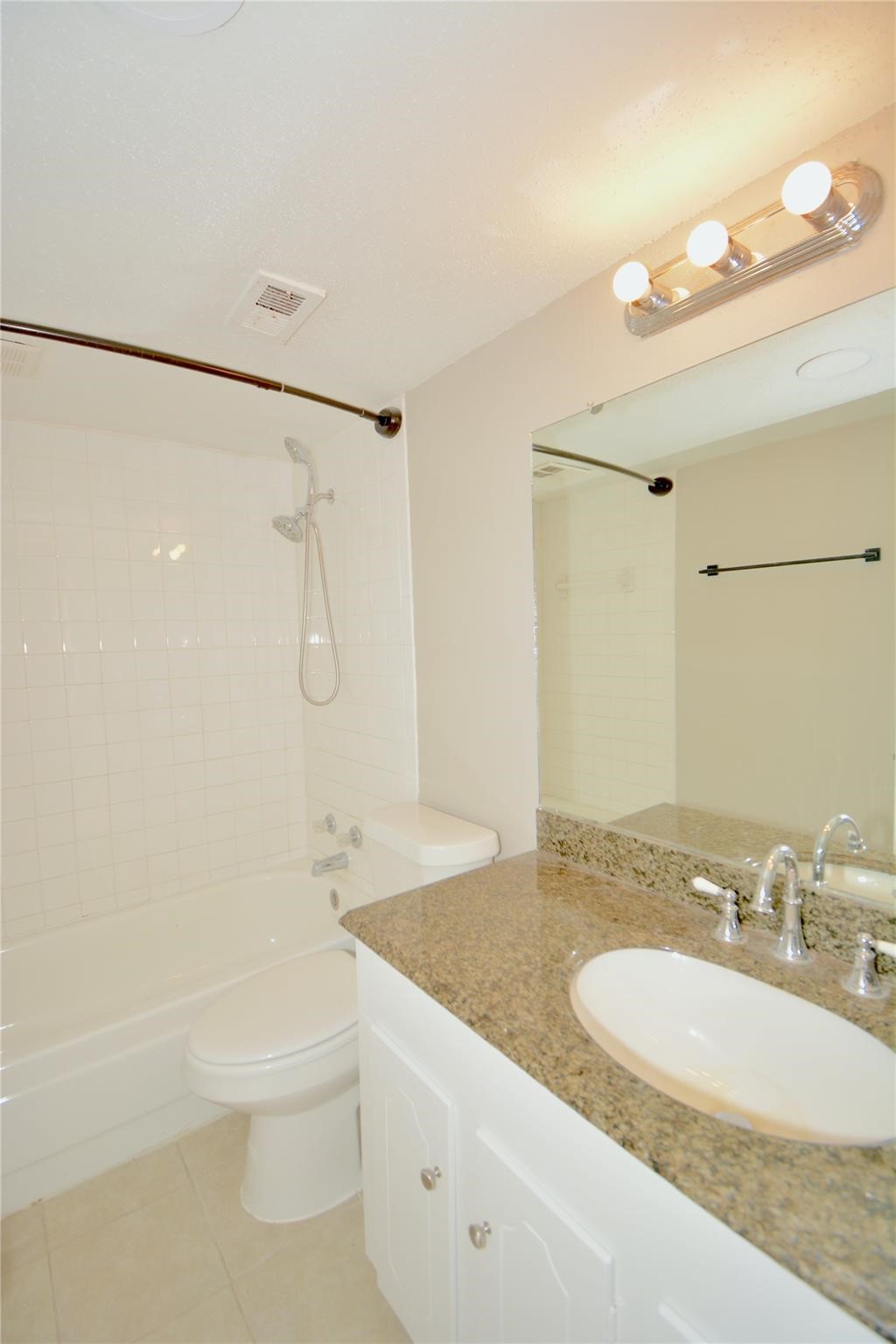 2121 Fountain View Drive 18h Property Photo 7