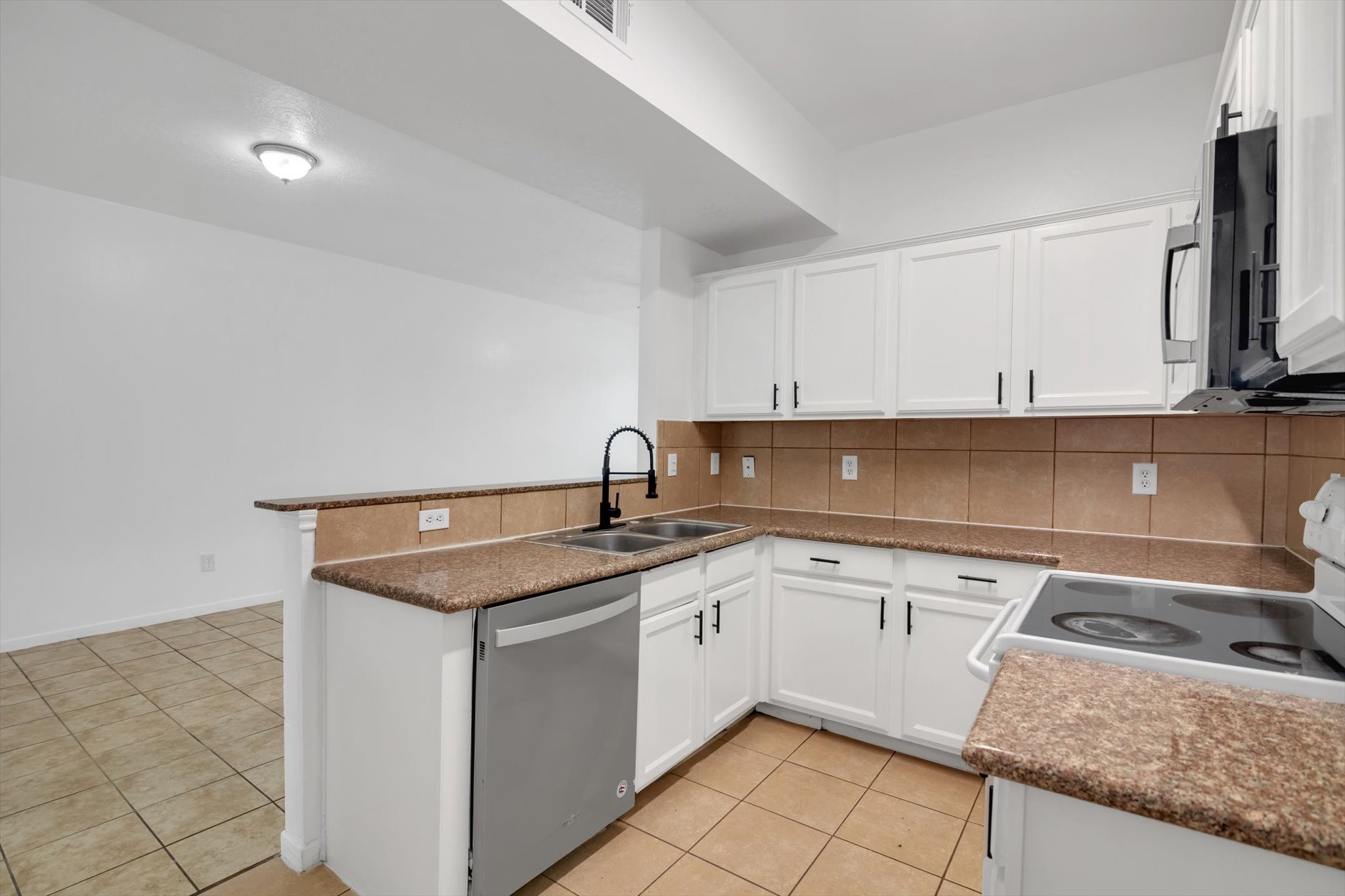 6933 Liverpool Street Property Photo 10