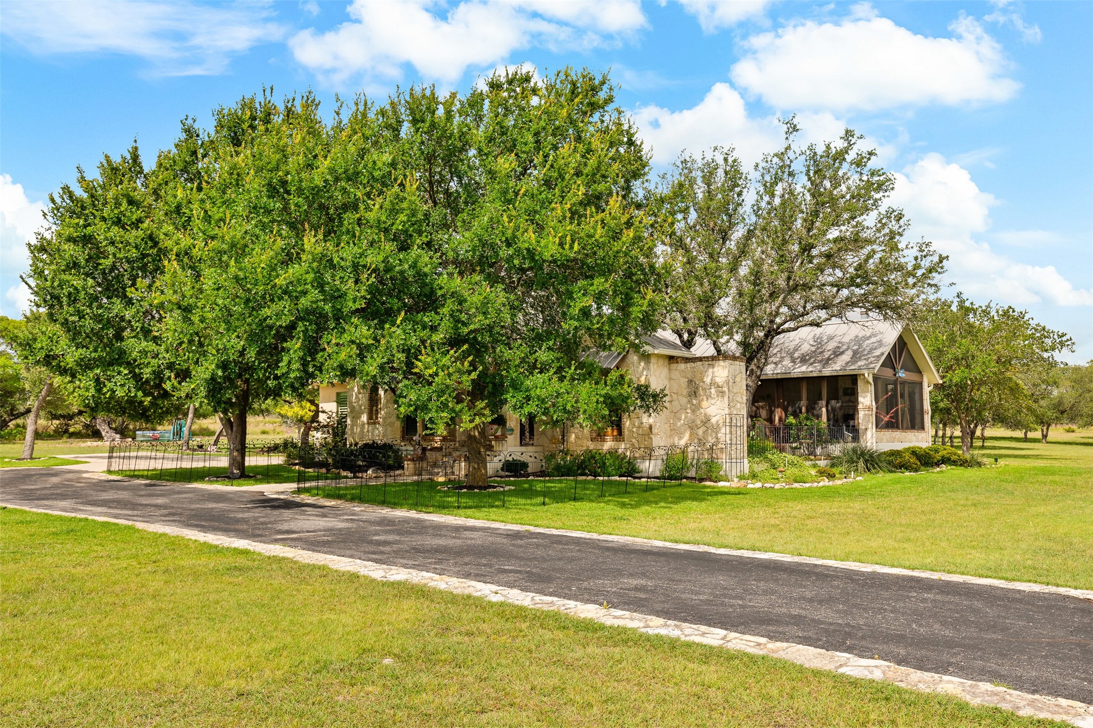 204 Kendall Jackson Property Photo 3