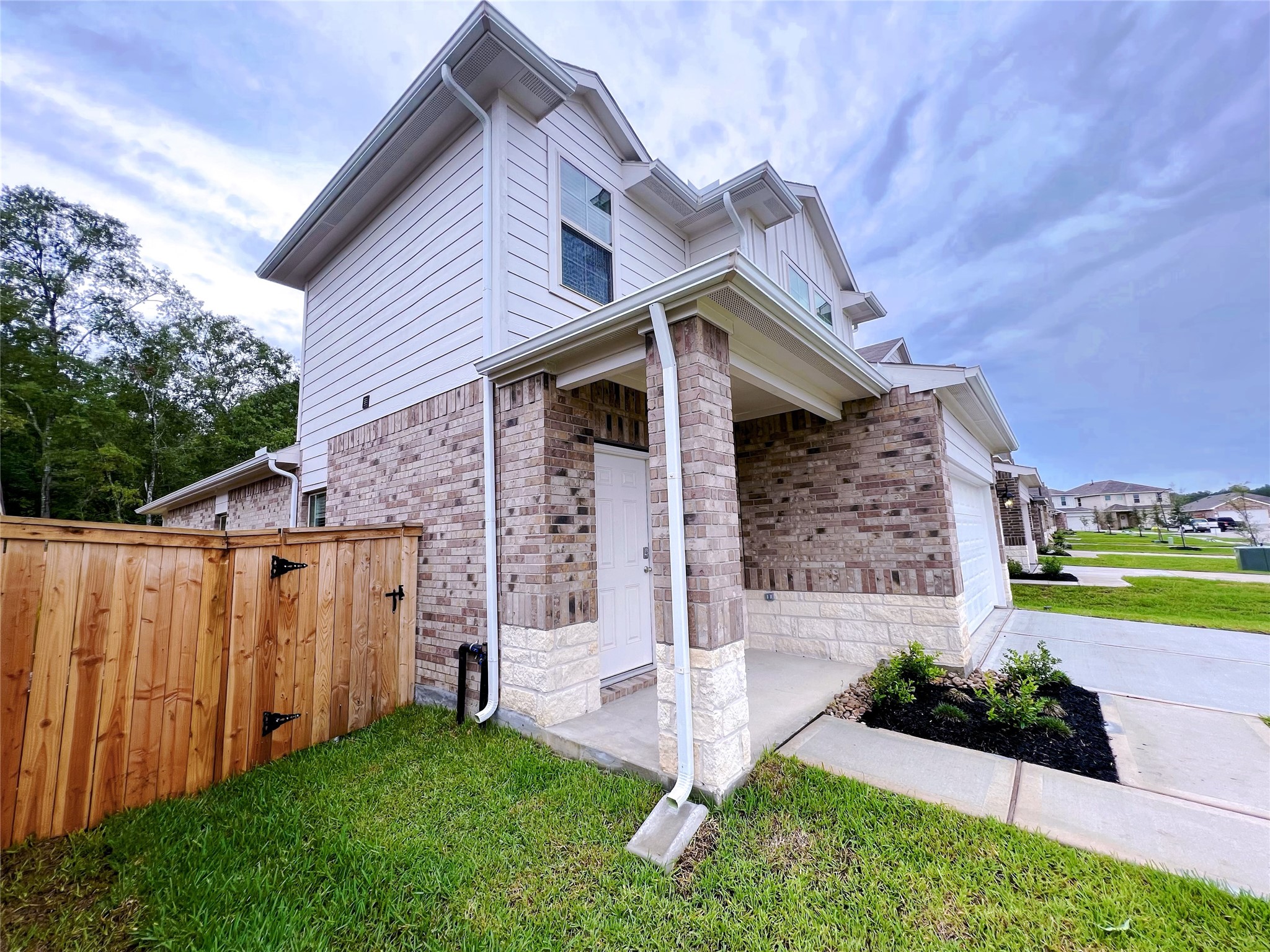 14918 Cypress Hollow Drive Property Photo 2