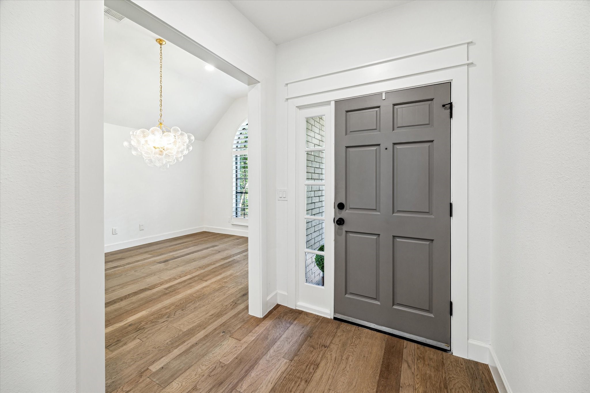 14 Lush Meadow Place Property Photo 3