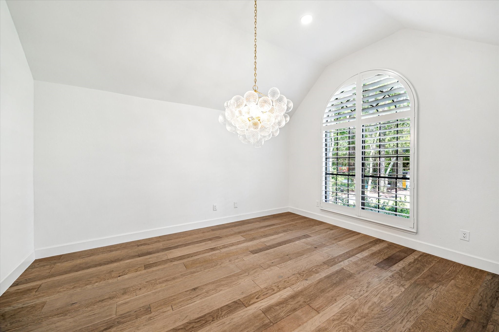 14 Lush Meadow Place Property Photo 4