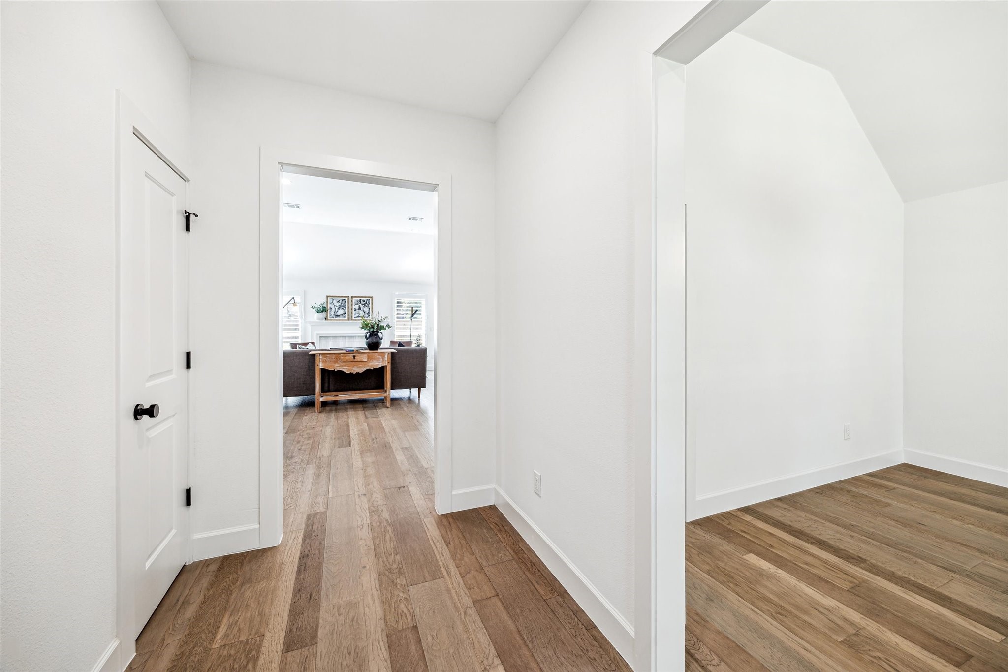 14 Lush Meadow Place Property Photo 6