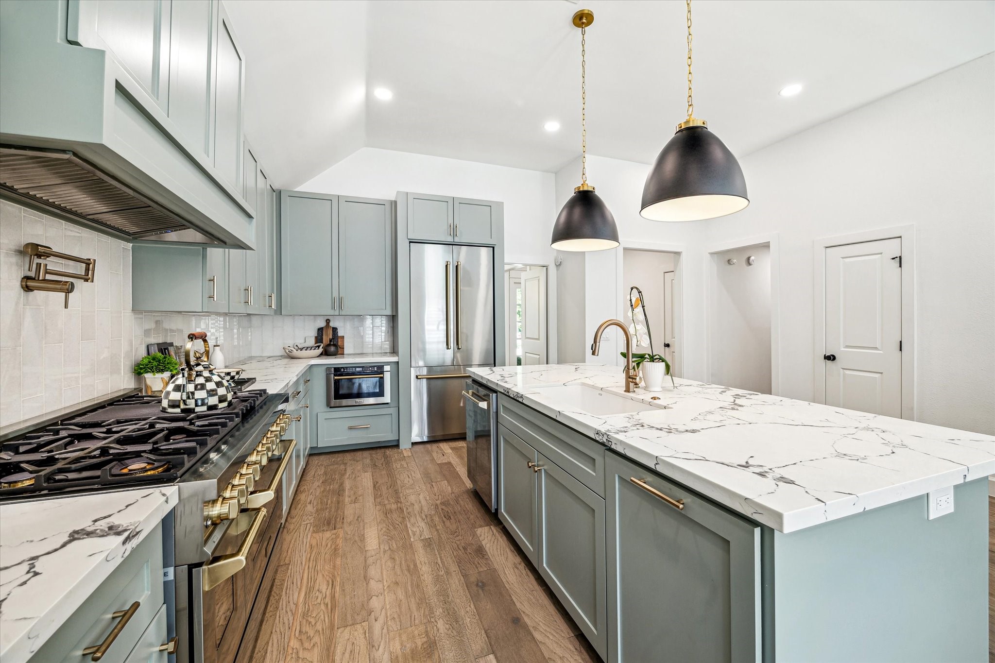 14 Lush Meadow Place Property Photo 10