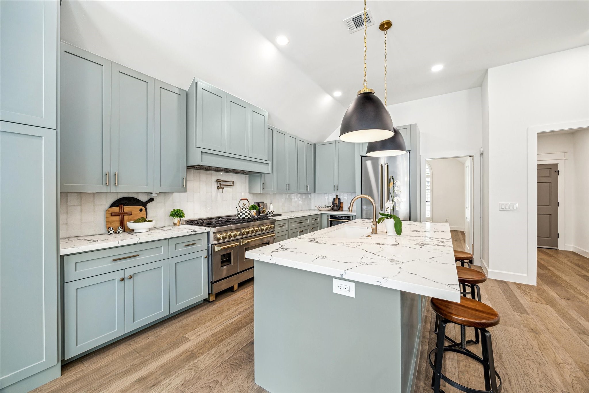 14 Lush Meadow Place Property Photo 11