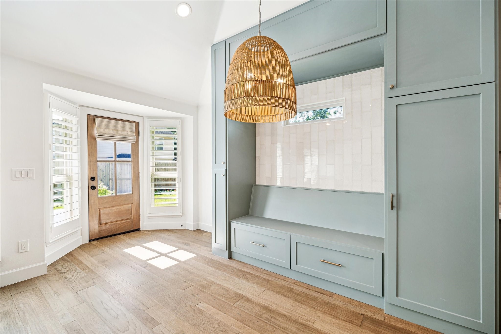 14 Lush Meadow Place Property Photo 12