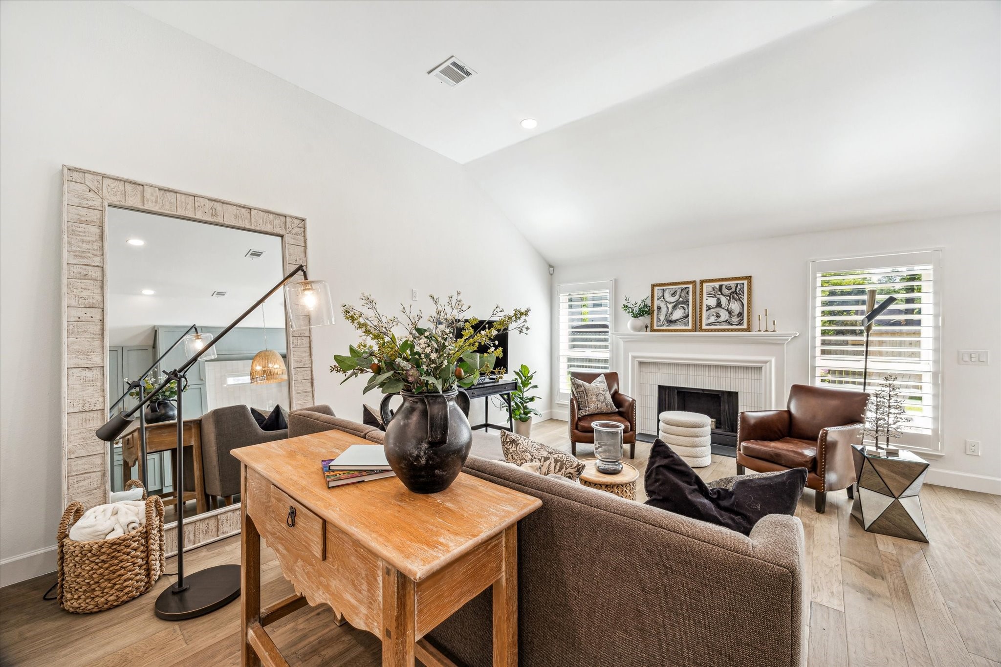 14 Lush Meadow Place Property Photo 16
