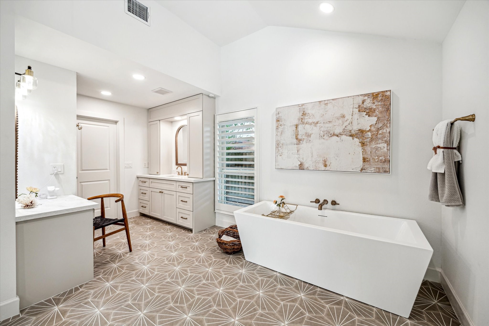 14 Lush Meadow Place Property Photo 22