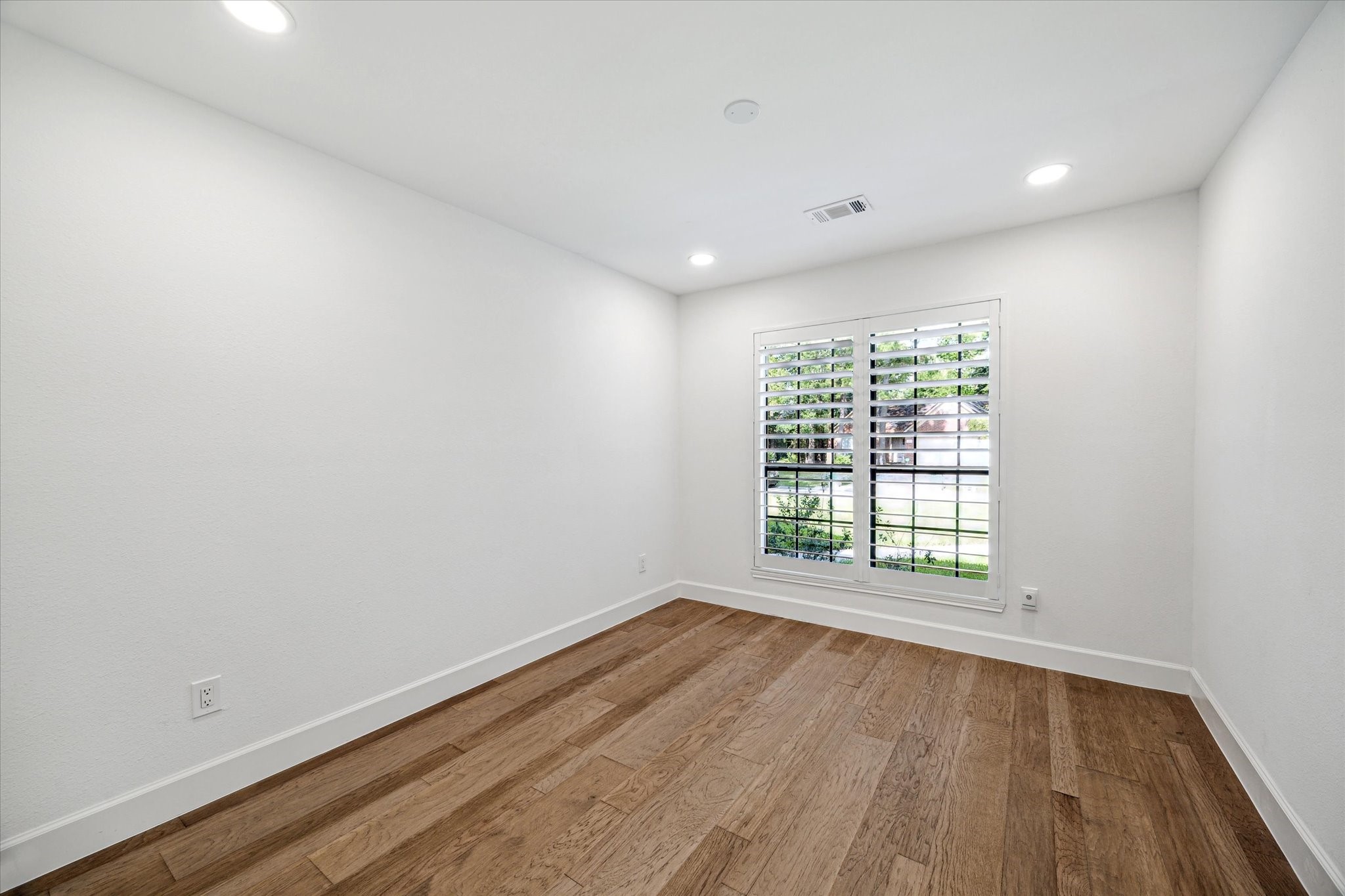 14 Lush Meadow Place Property Photo 26